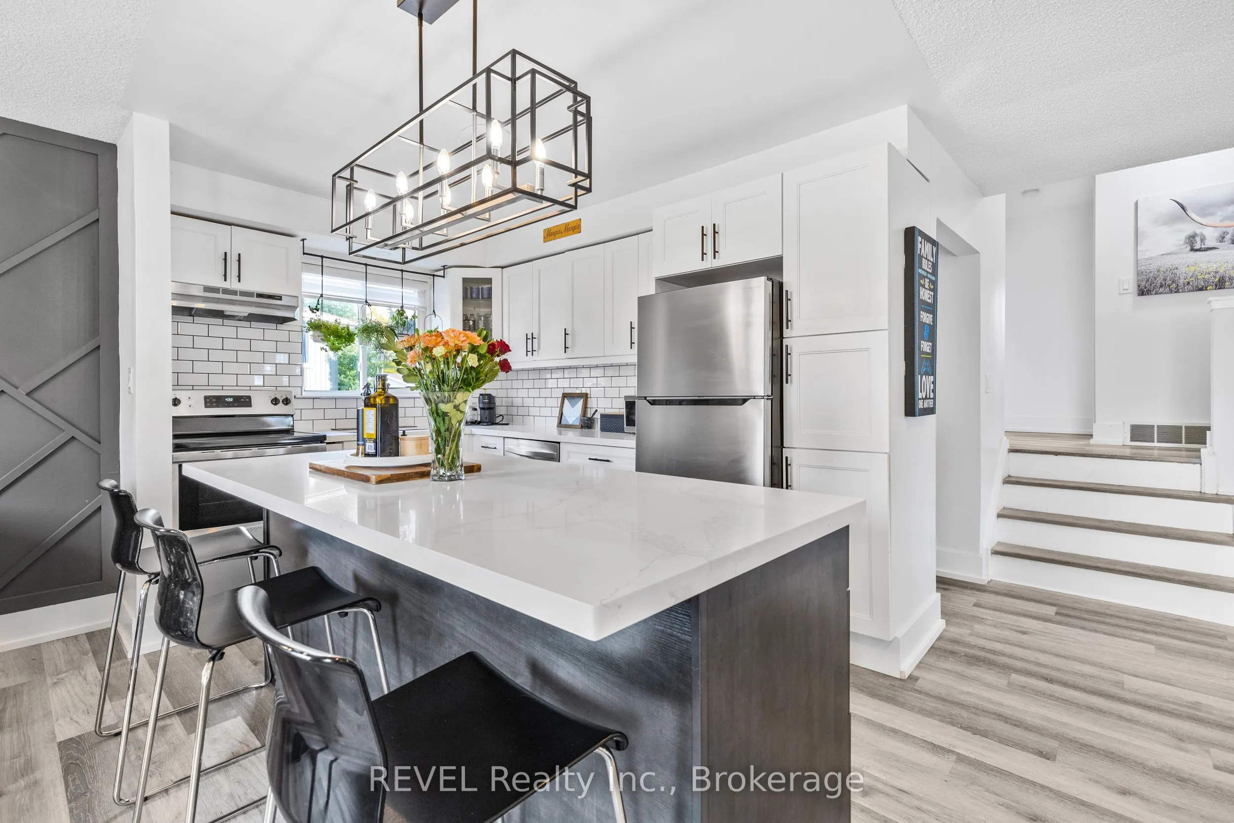 16 Roxborough Court