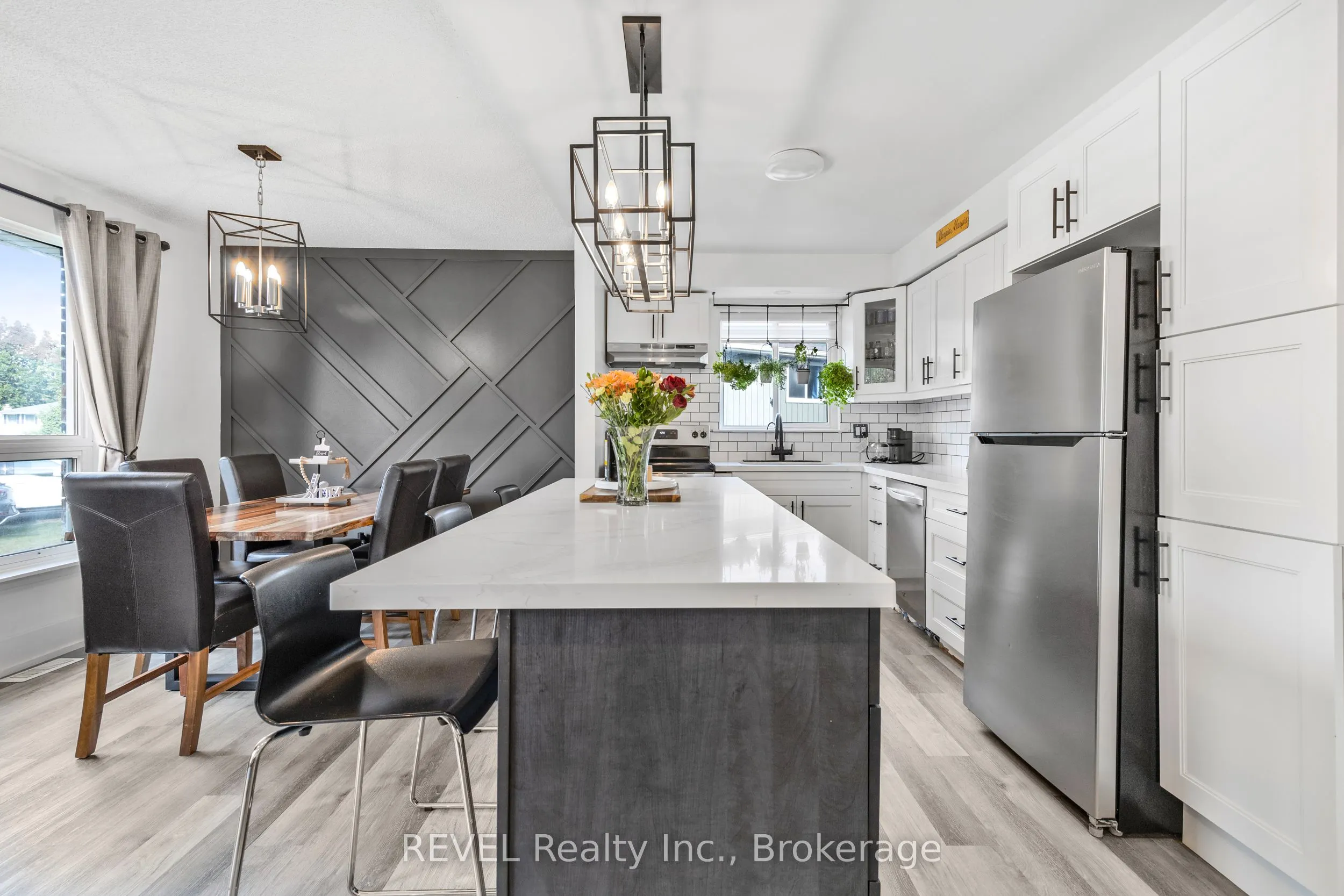 16 Roxborough Court