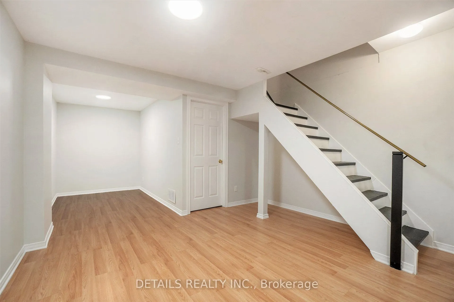 144 Valley Stream, Unit D Drive, #9