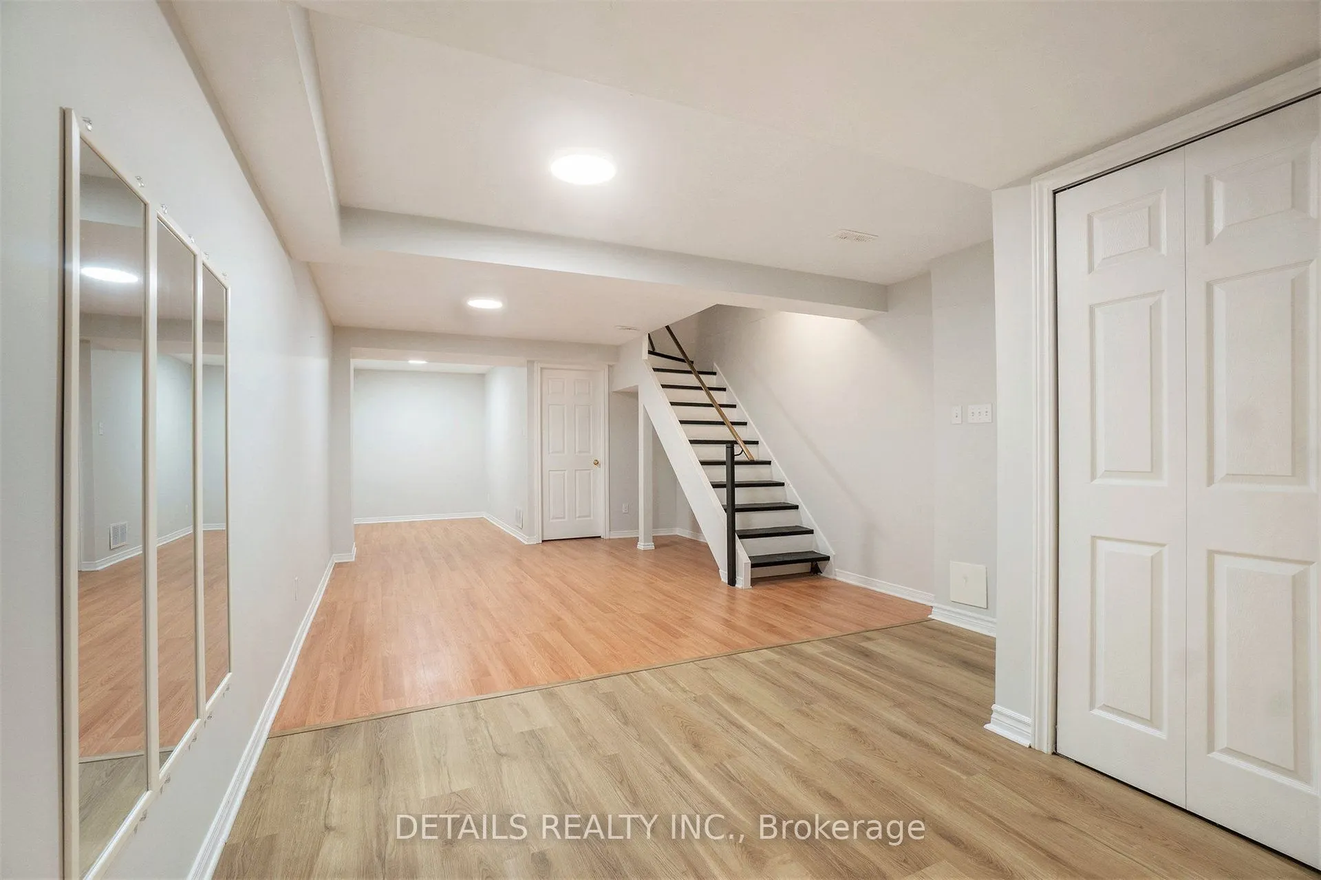 144 Valley Stream, Unit D Drive, #9