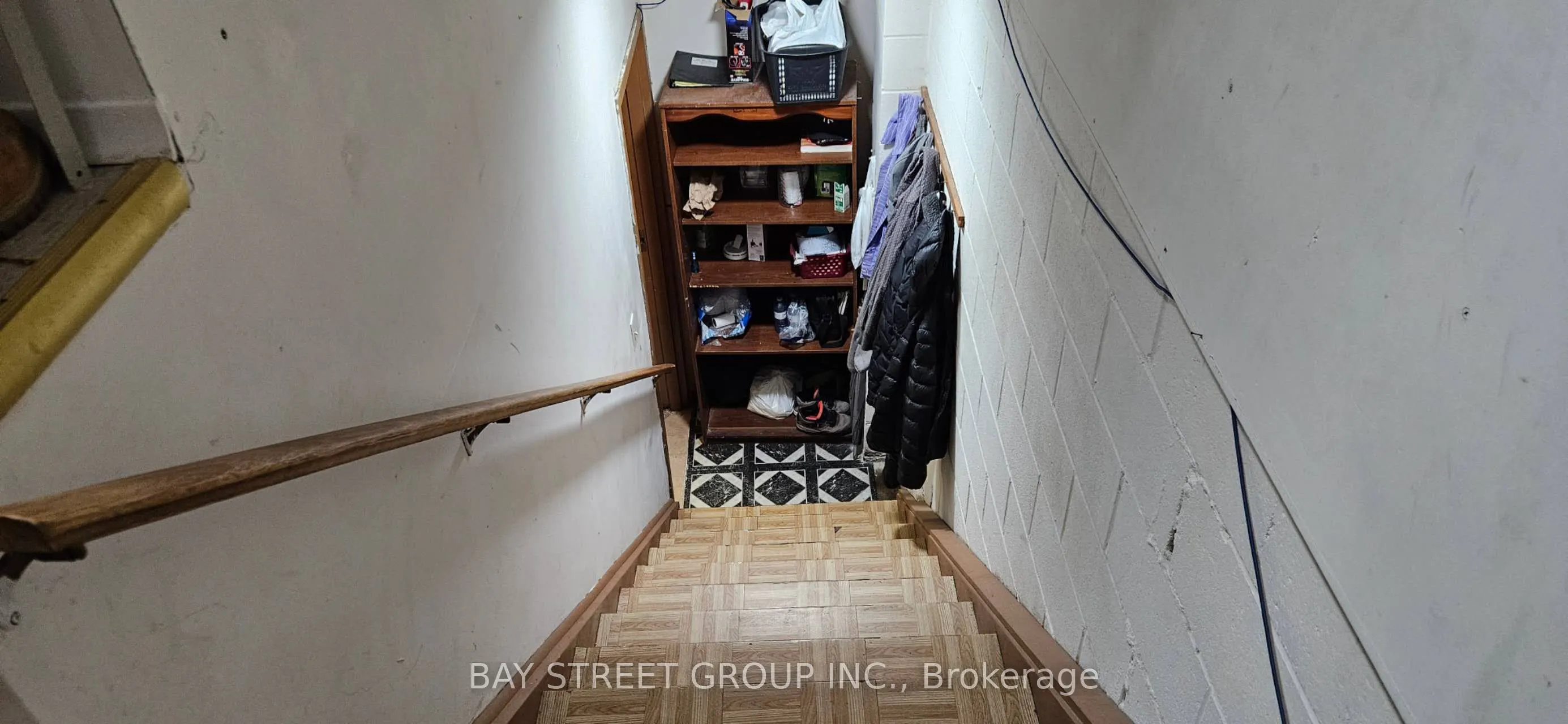 23 William Street N