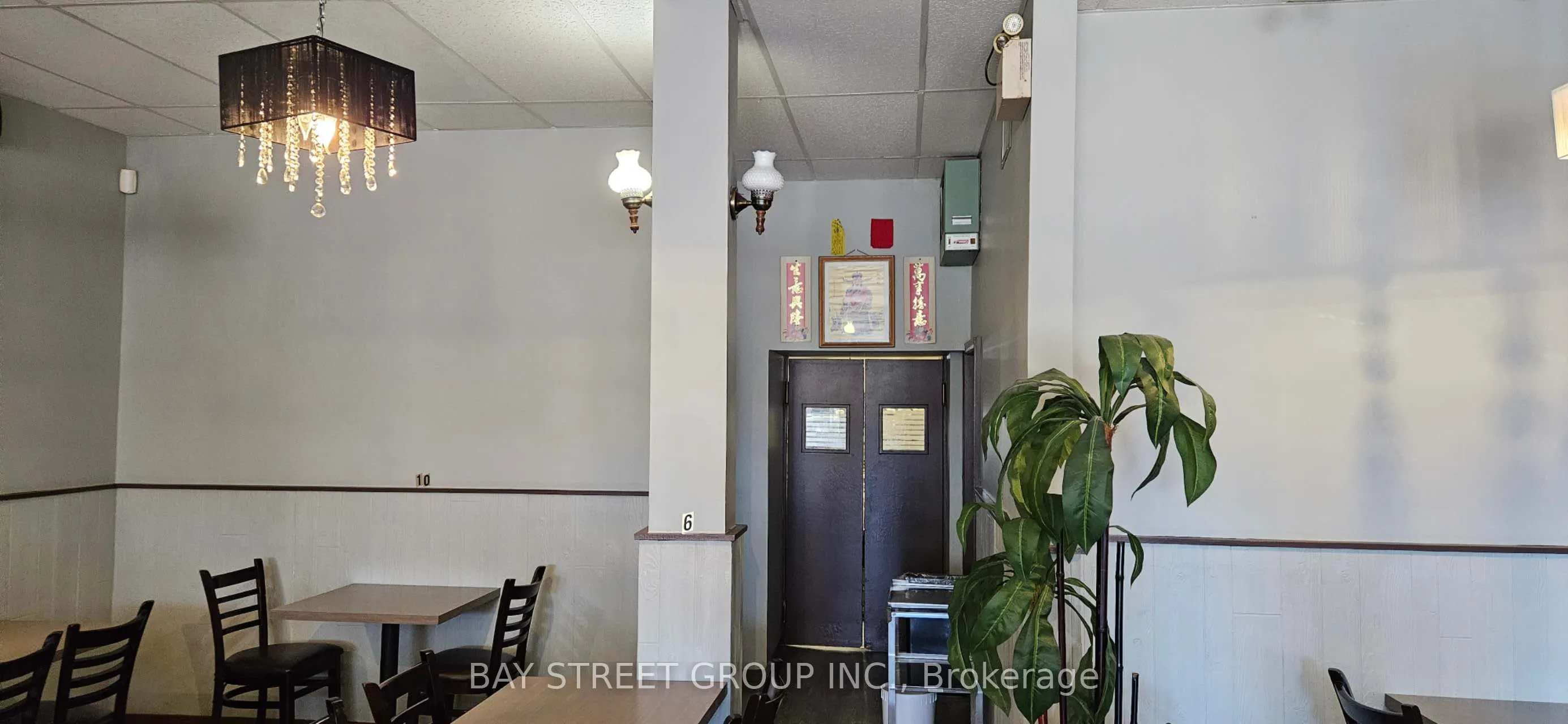 23 William Street N