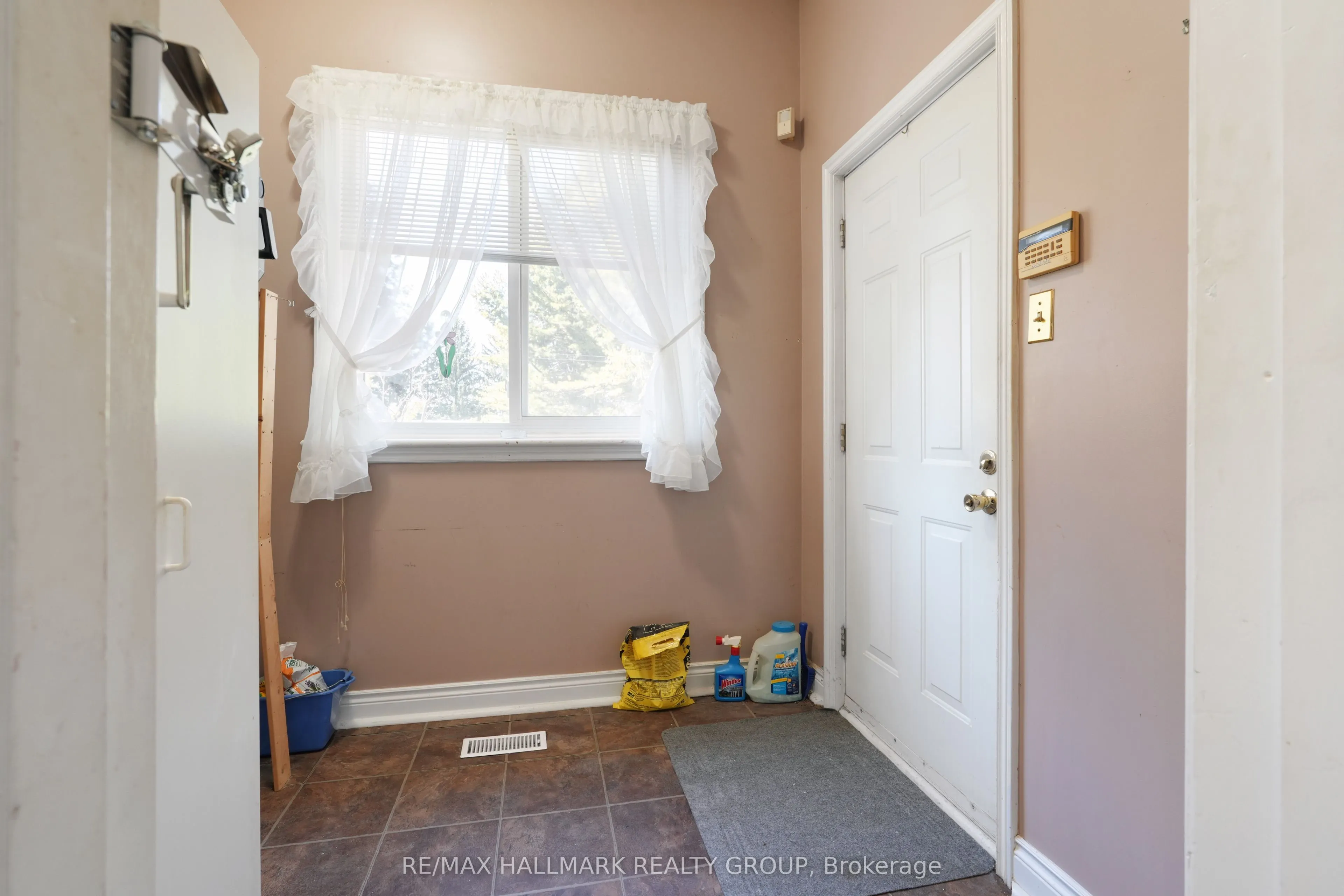 5758 Third Line Road N