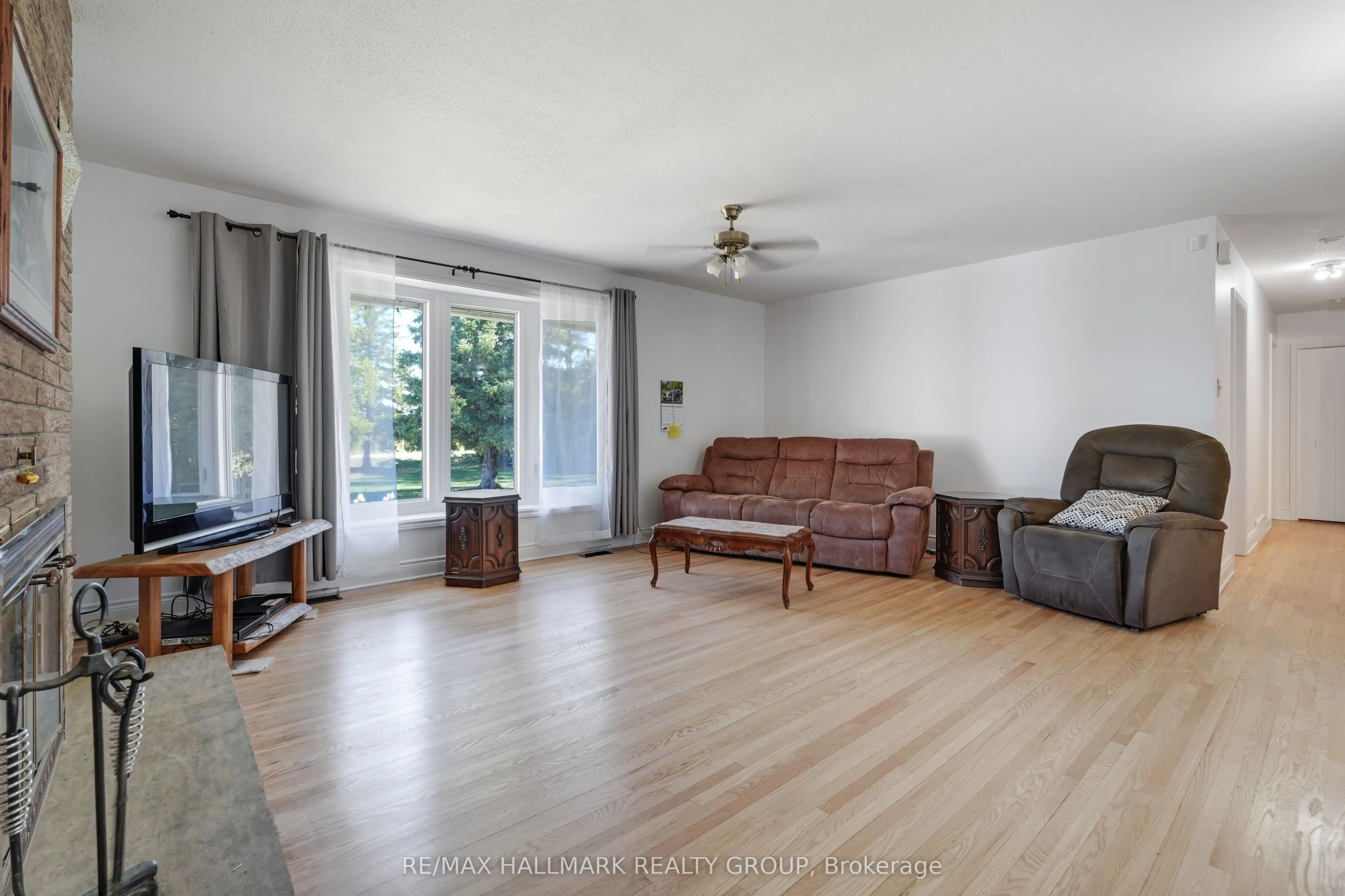 5758 Third Line Road N