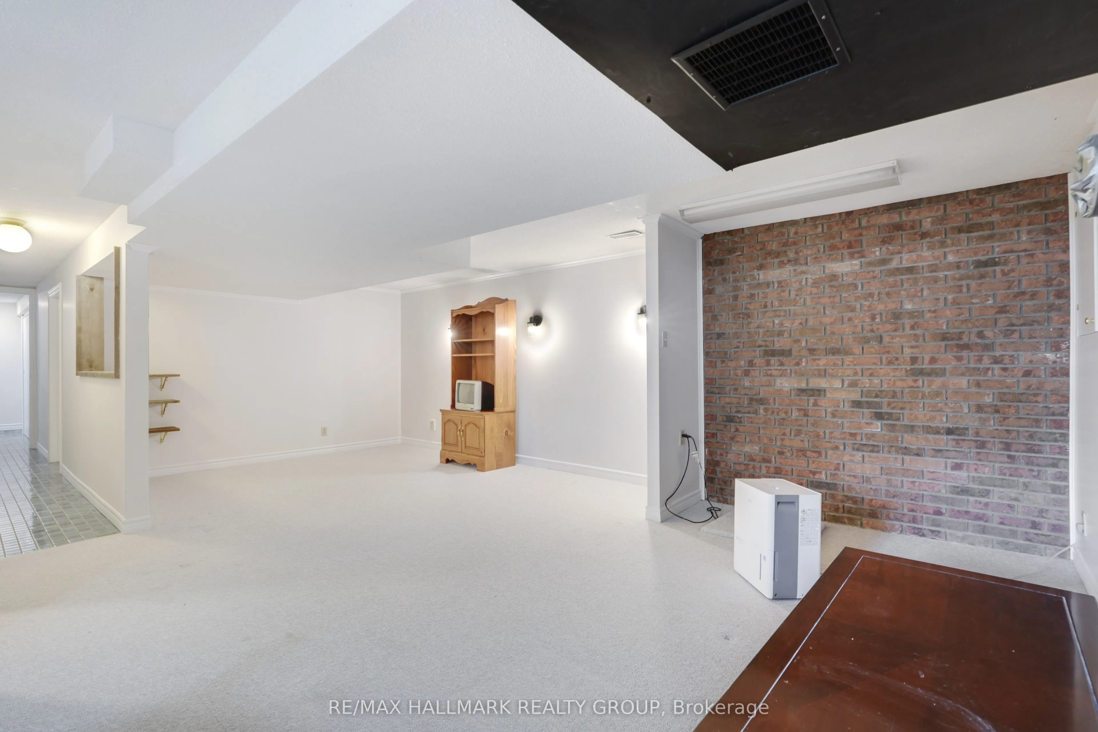 5758 Third Line Road N