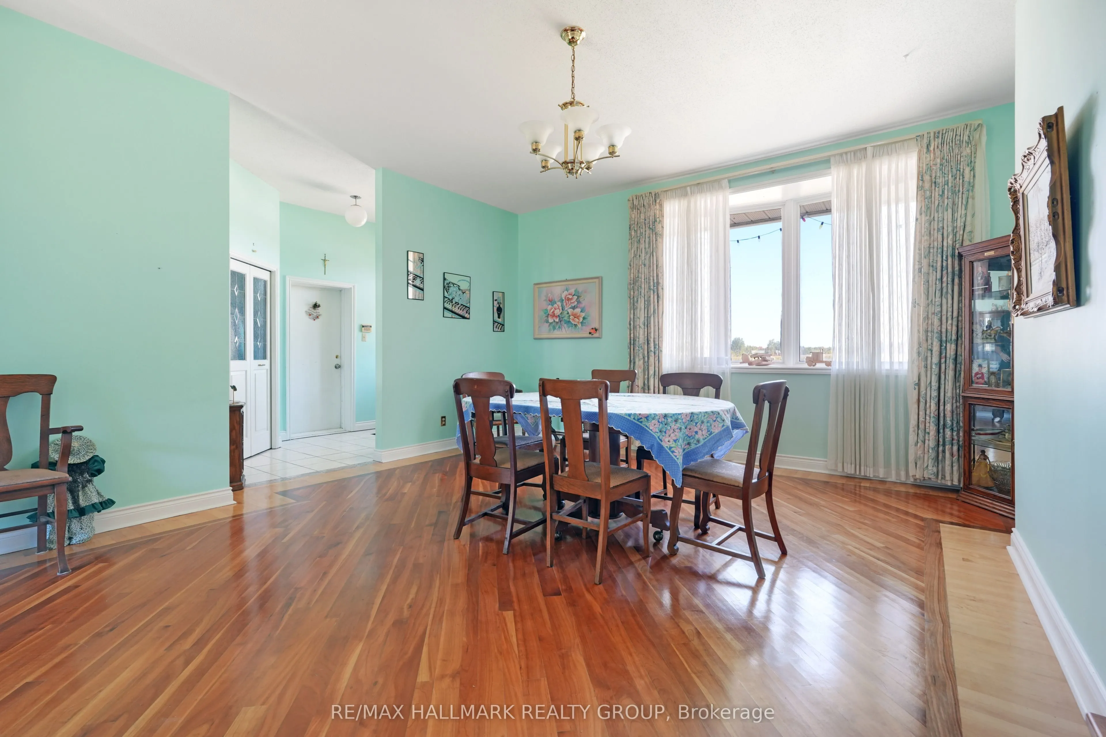 5758 Third Line Road N