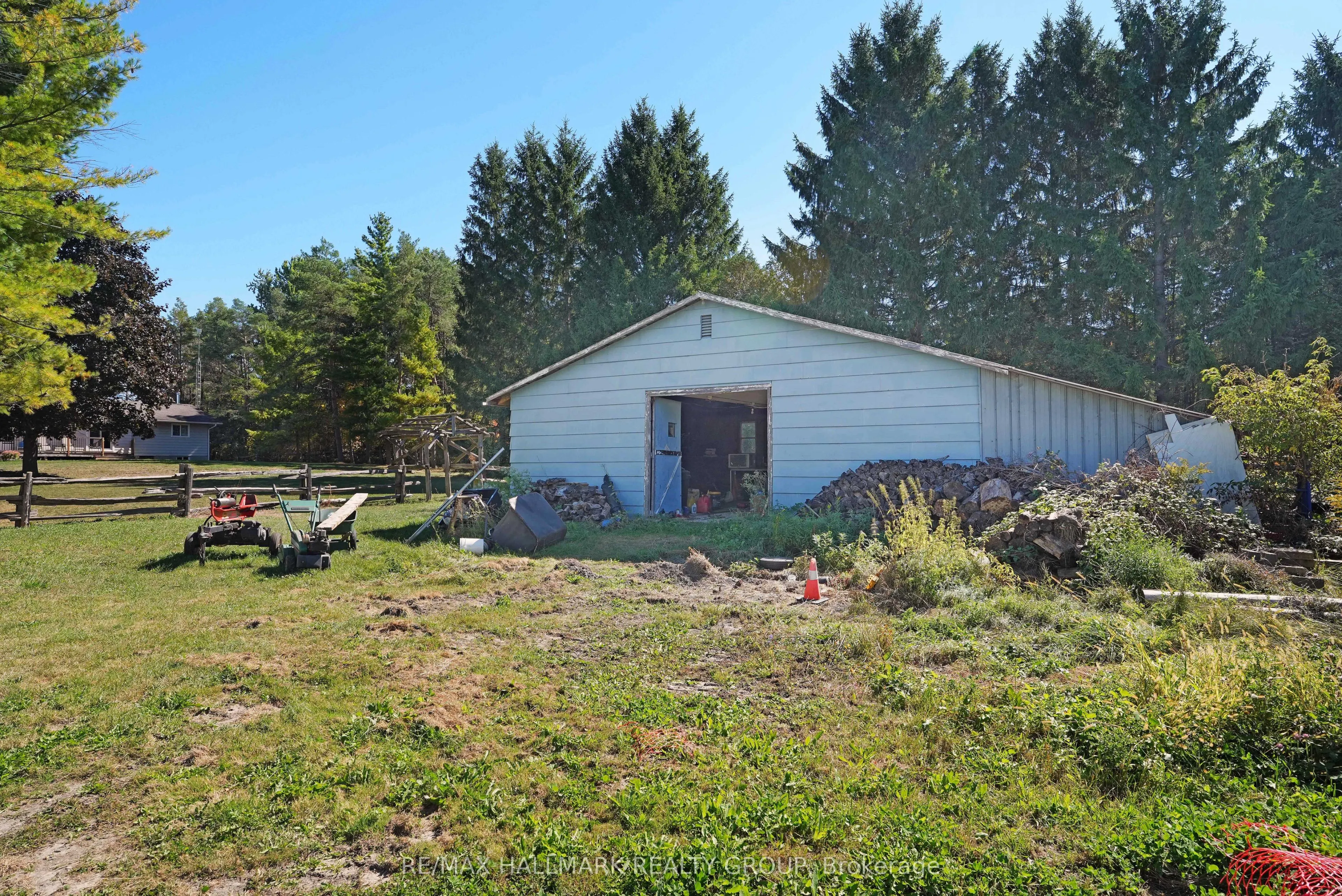 5758 Third Line Road N