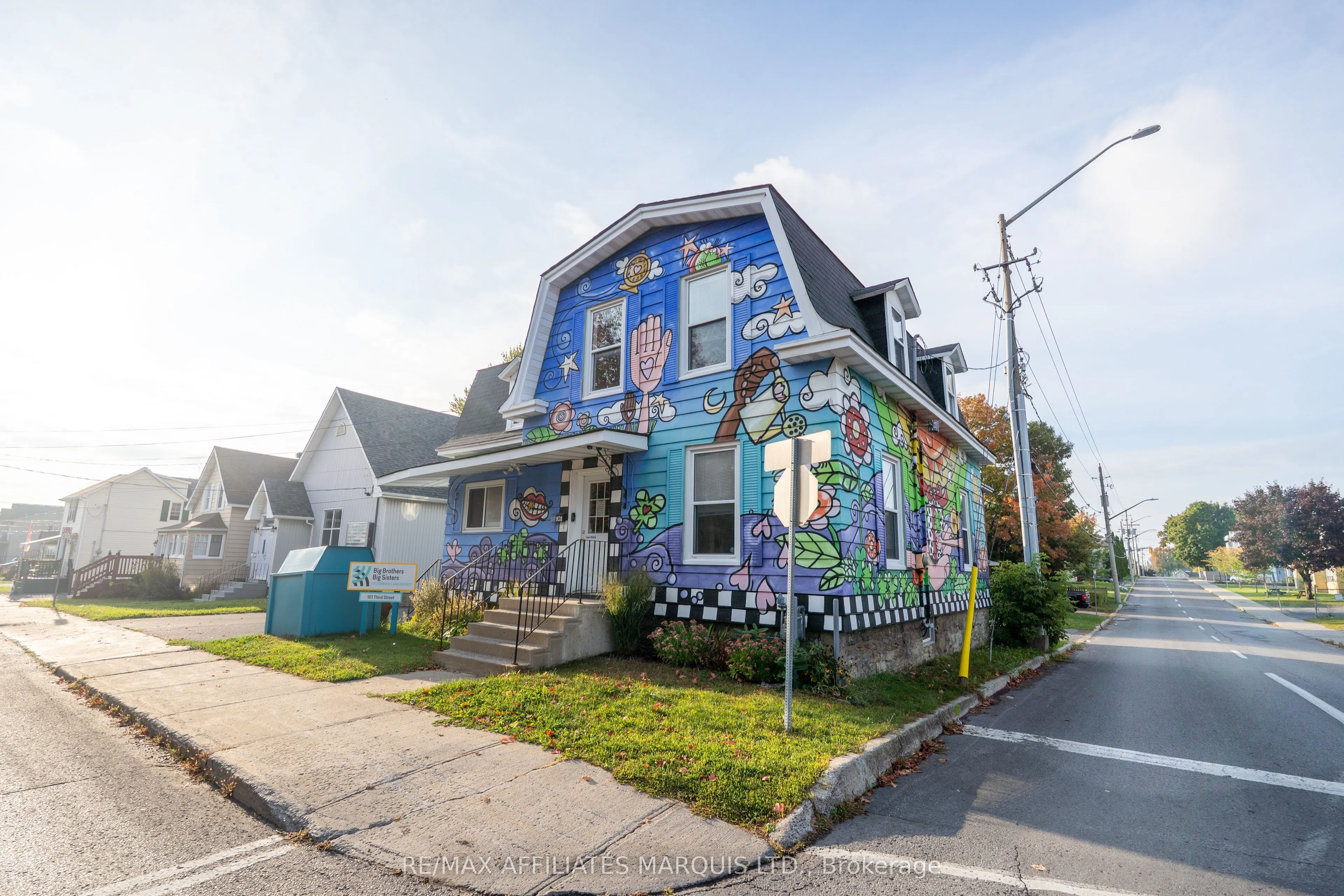 101 Third Street W