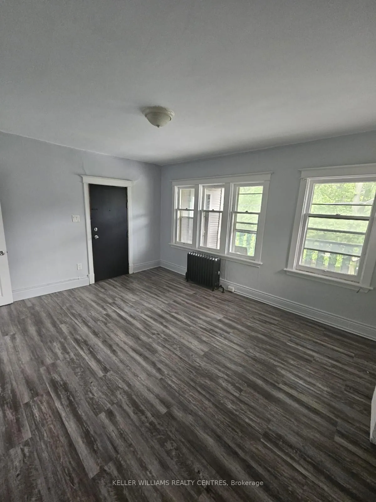 991 Main Street E