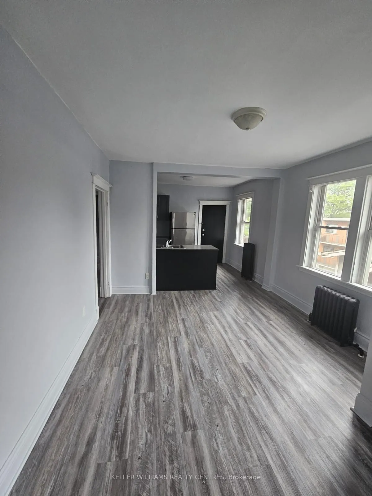 991 Main Street E