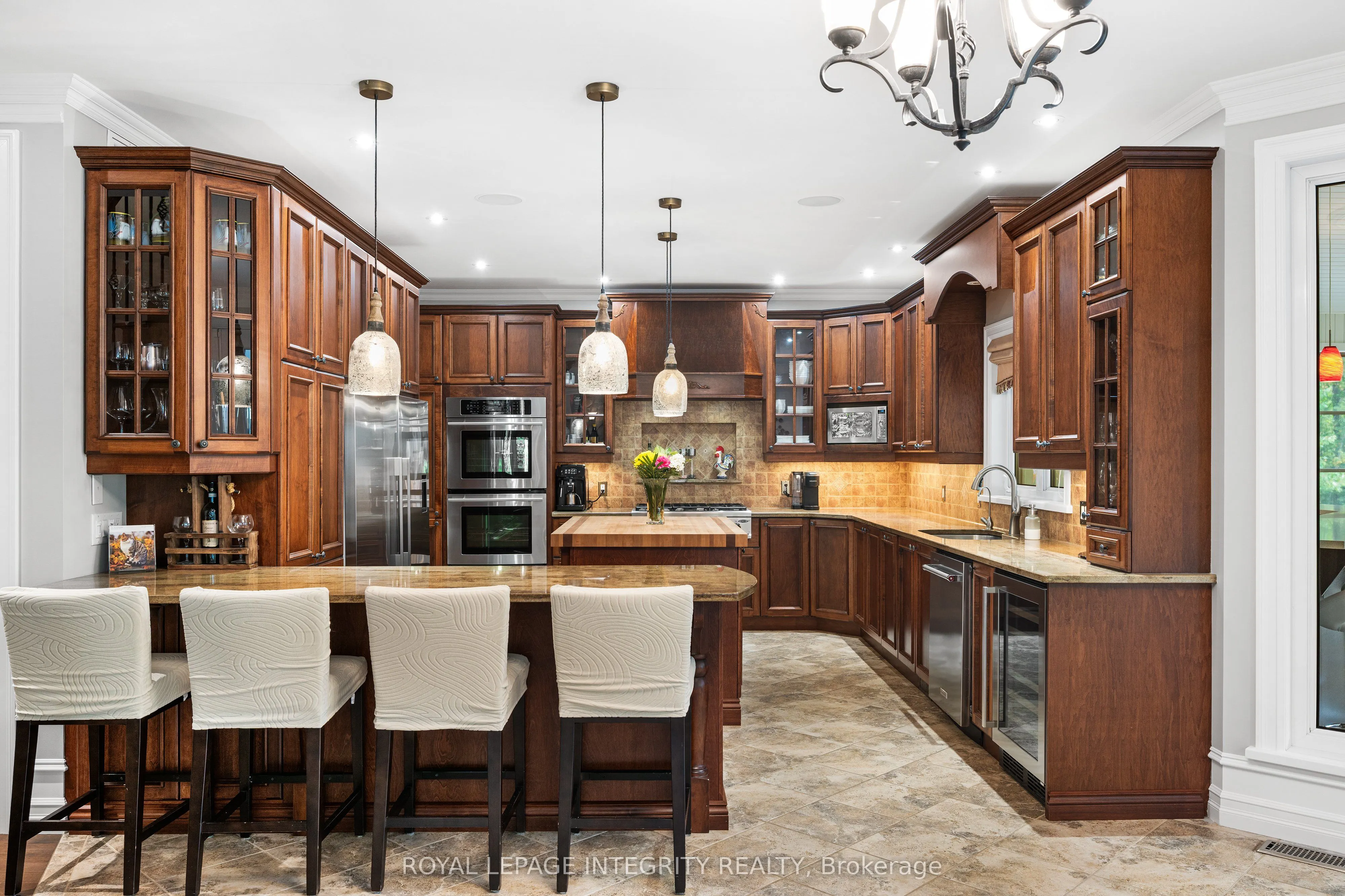 25 Marie-Eve Street E