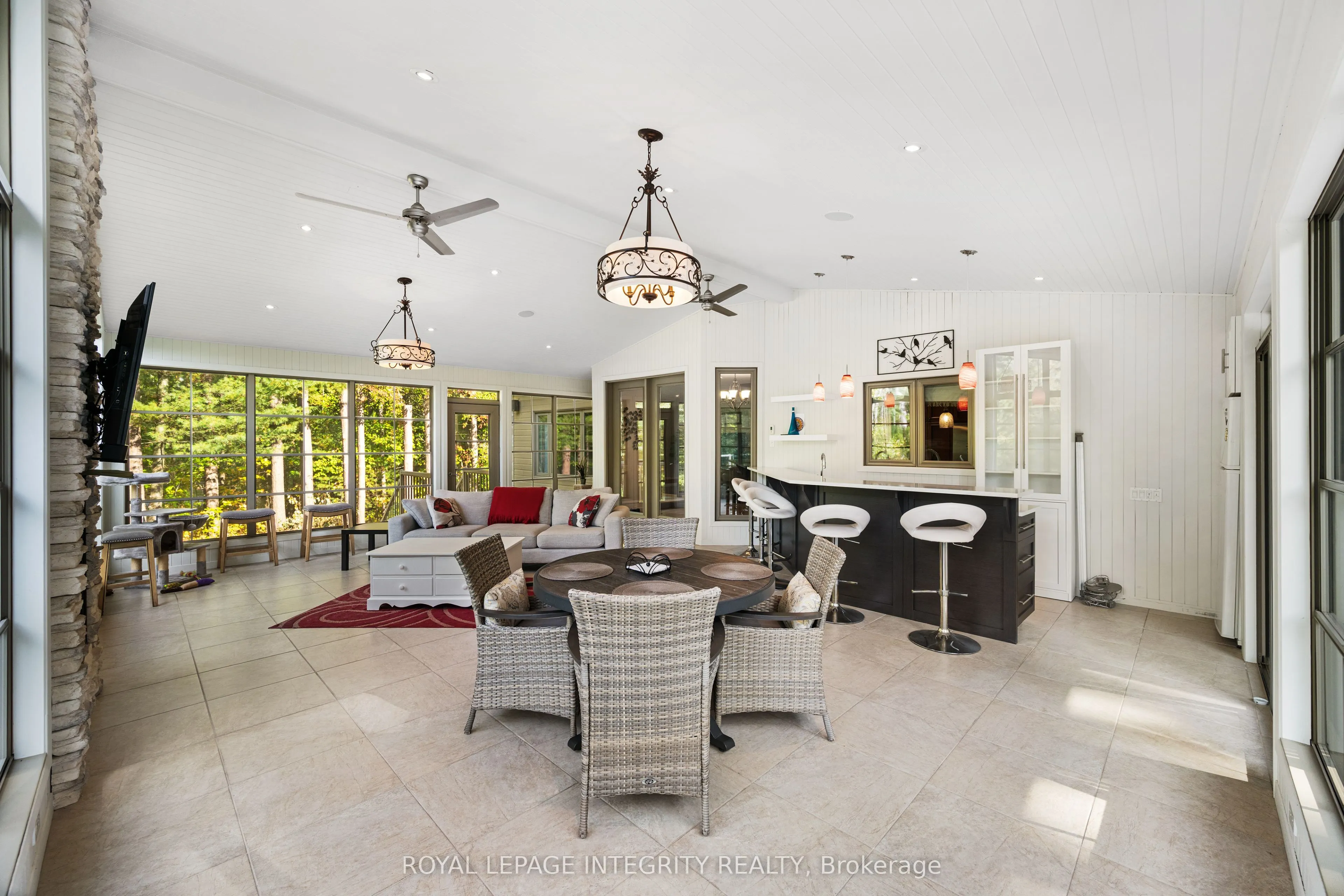 25 Marie-Eve Street E