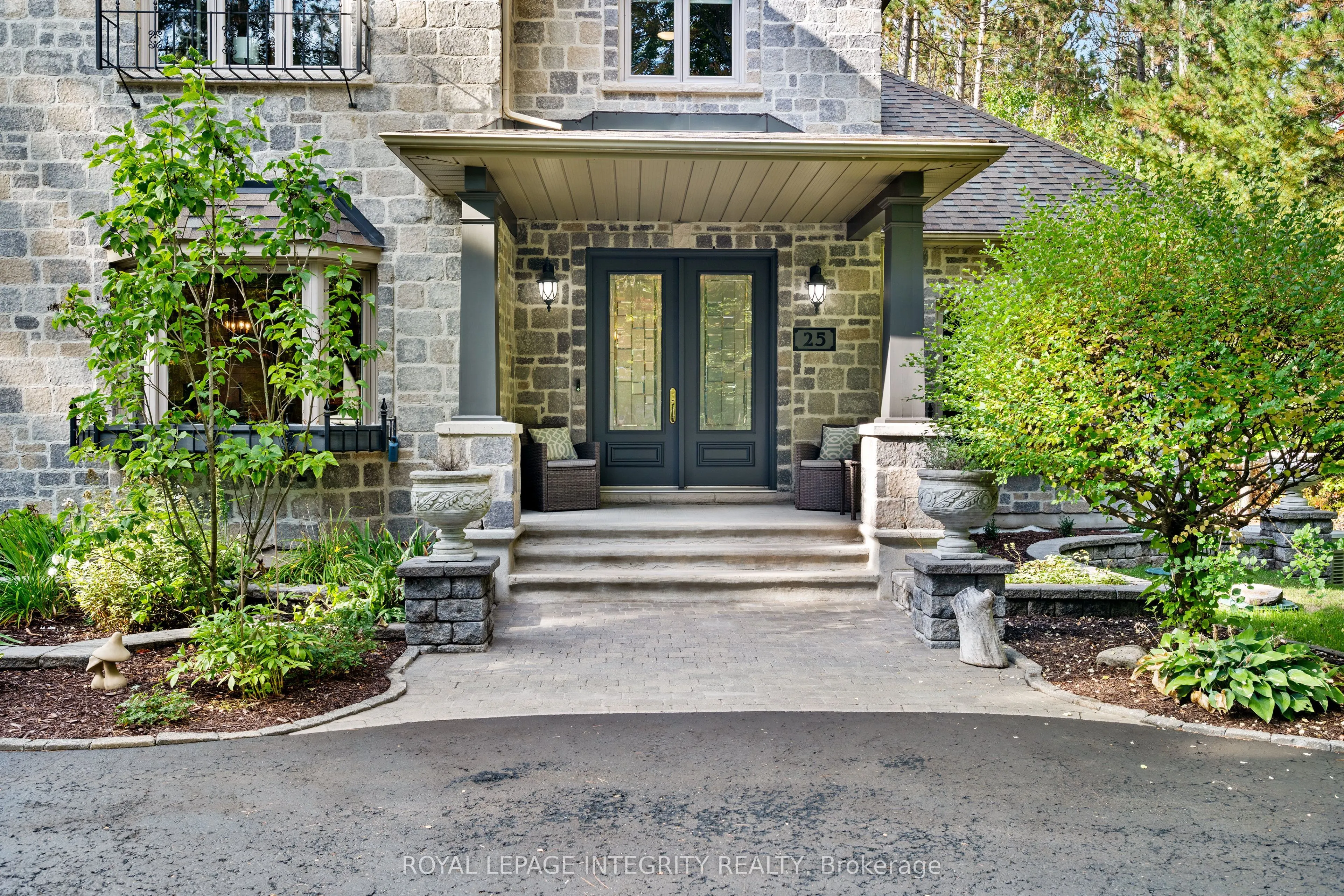 25 Marie-Eve Street E