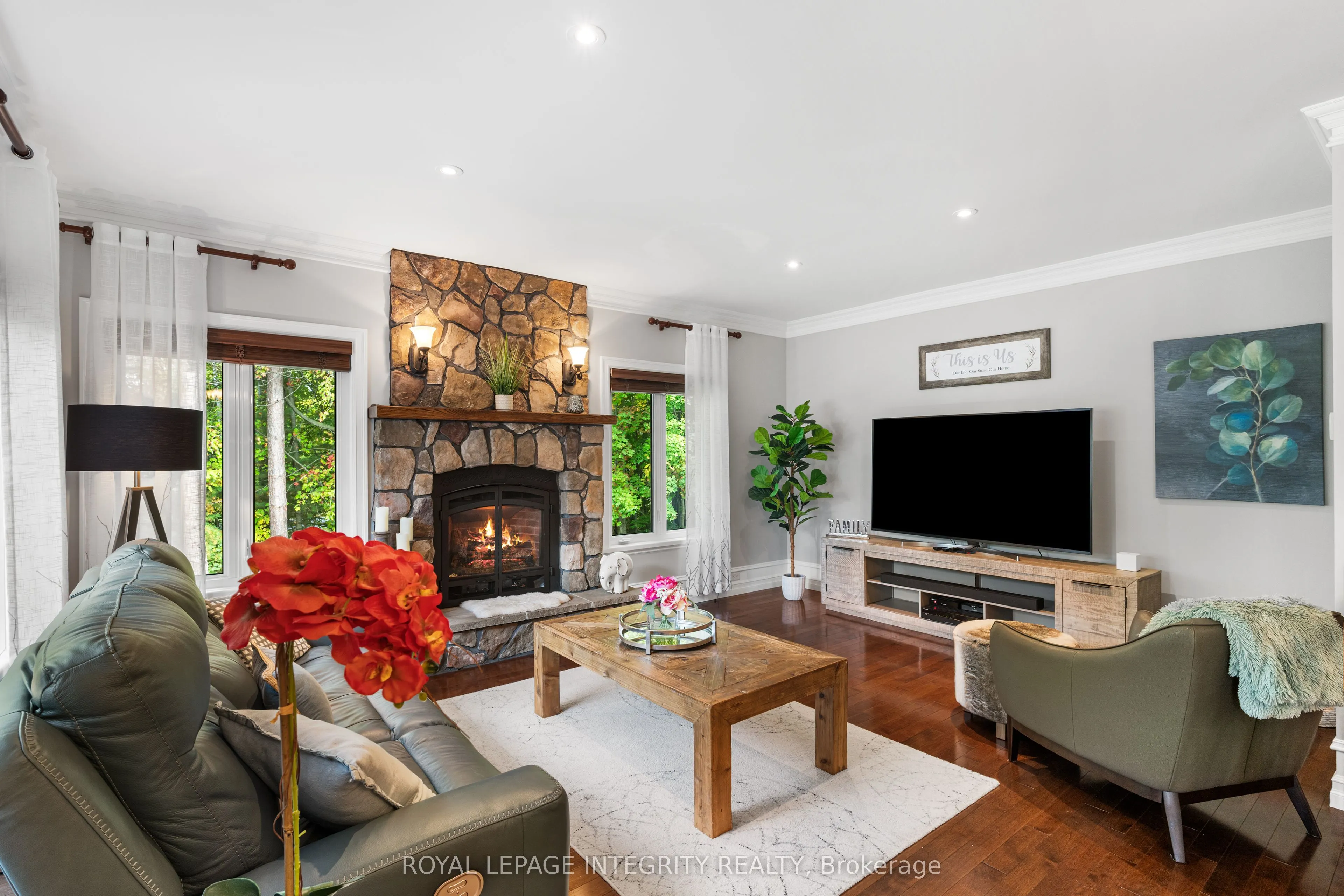 25 Marie-Eve Street E
