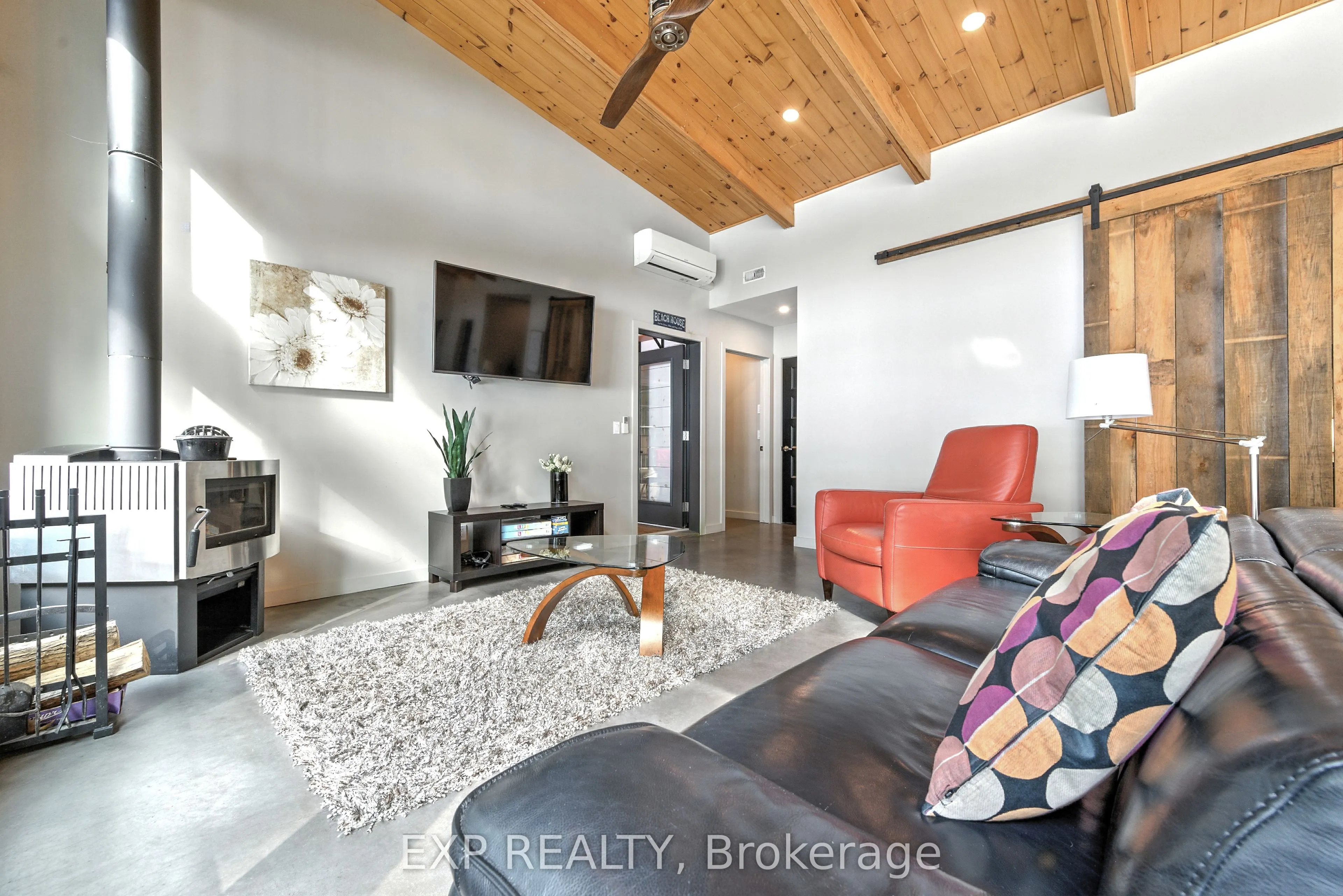 332 Lachlan Lane