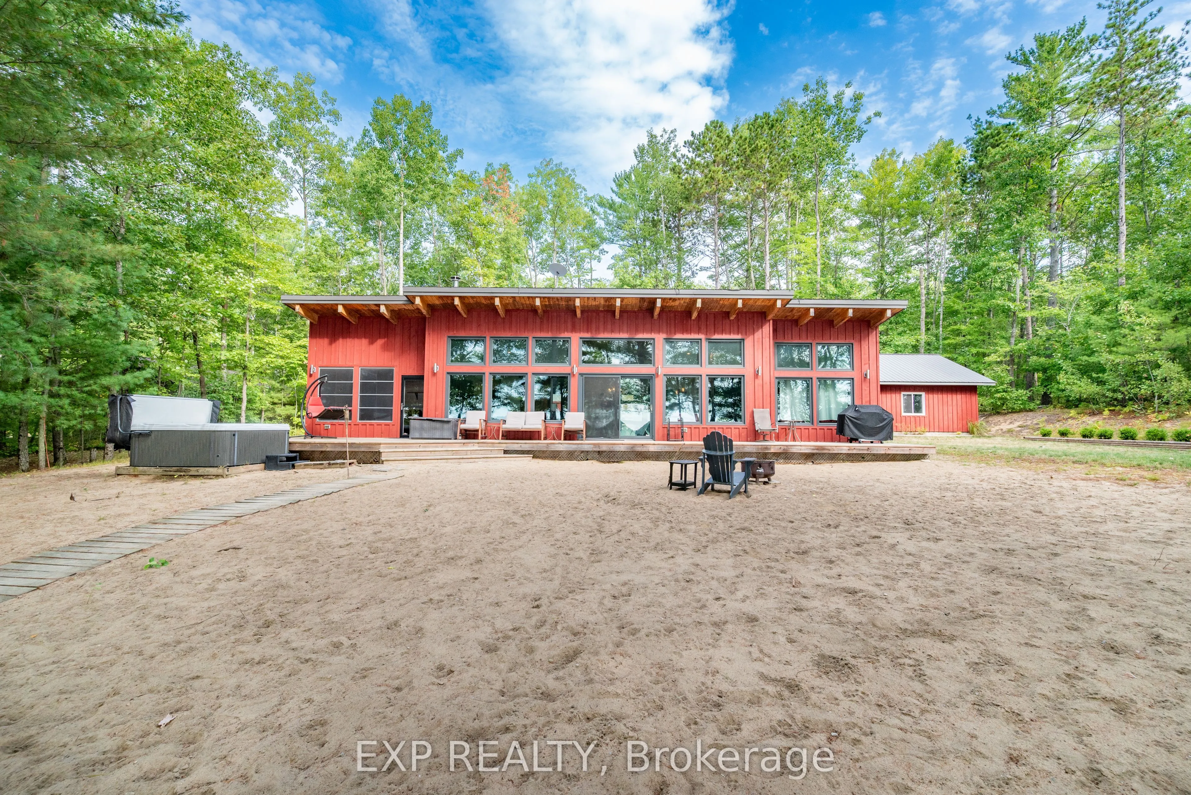 332 Lachlan Lane