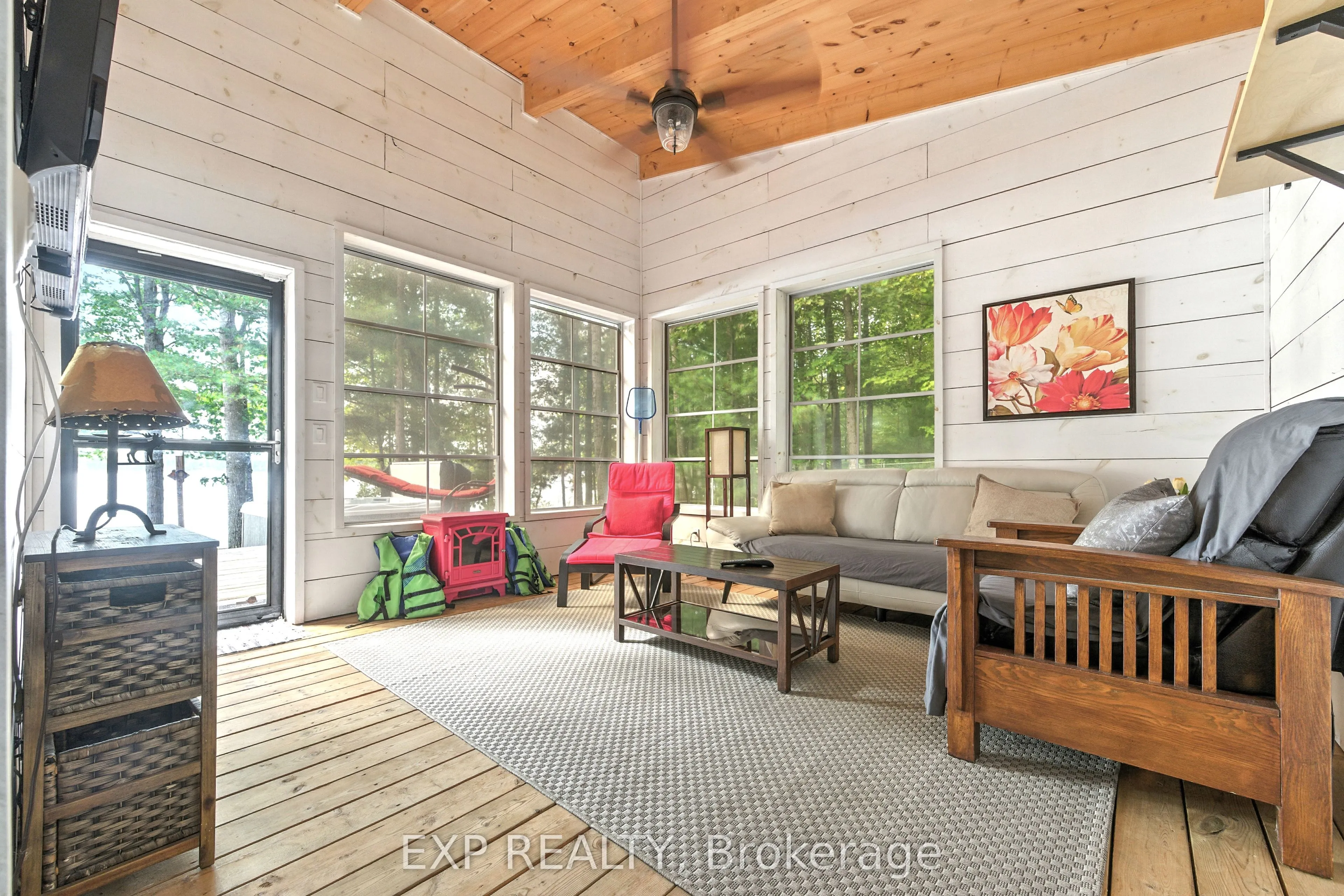 332 Lachlan Lane