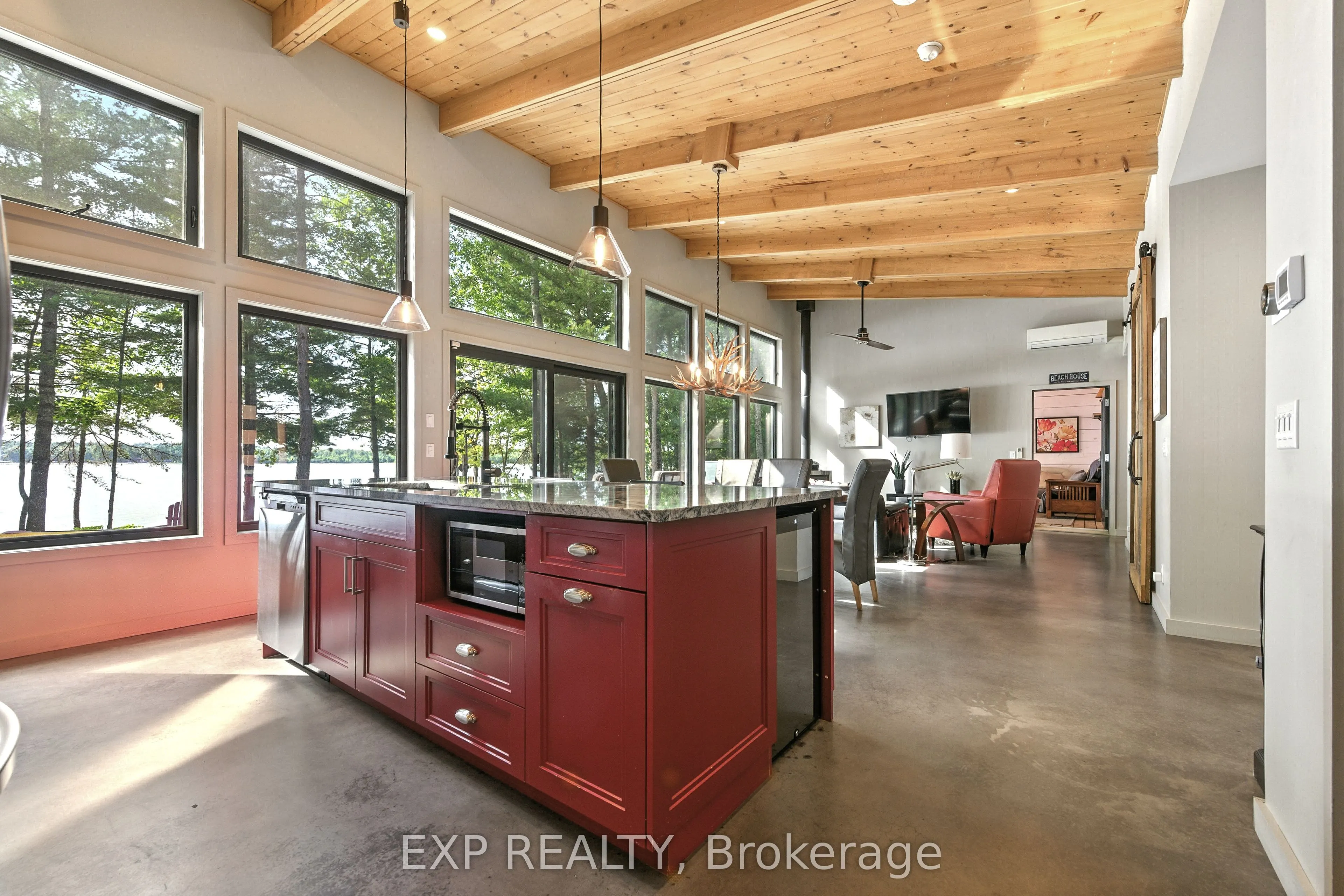 332 Lachlan Lane