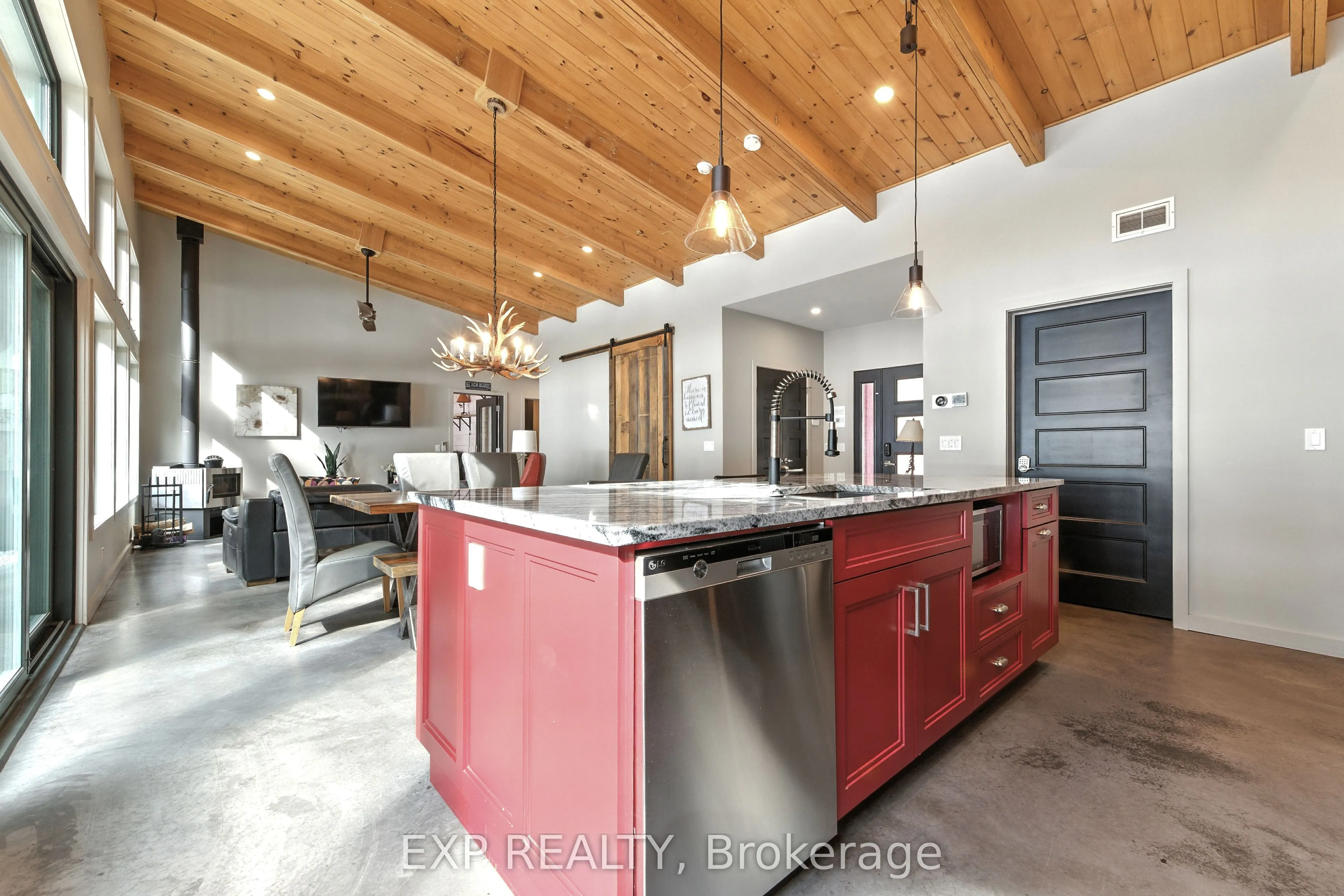 332 Lachlan Lane