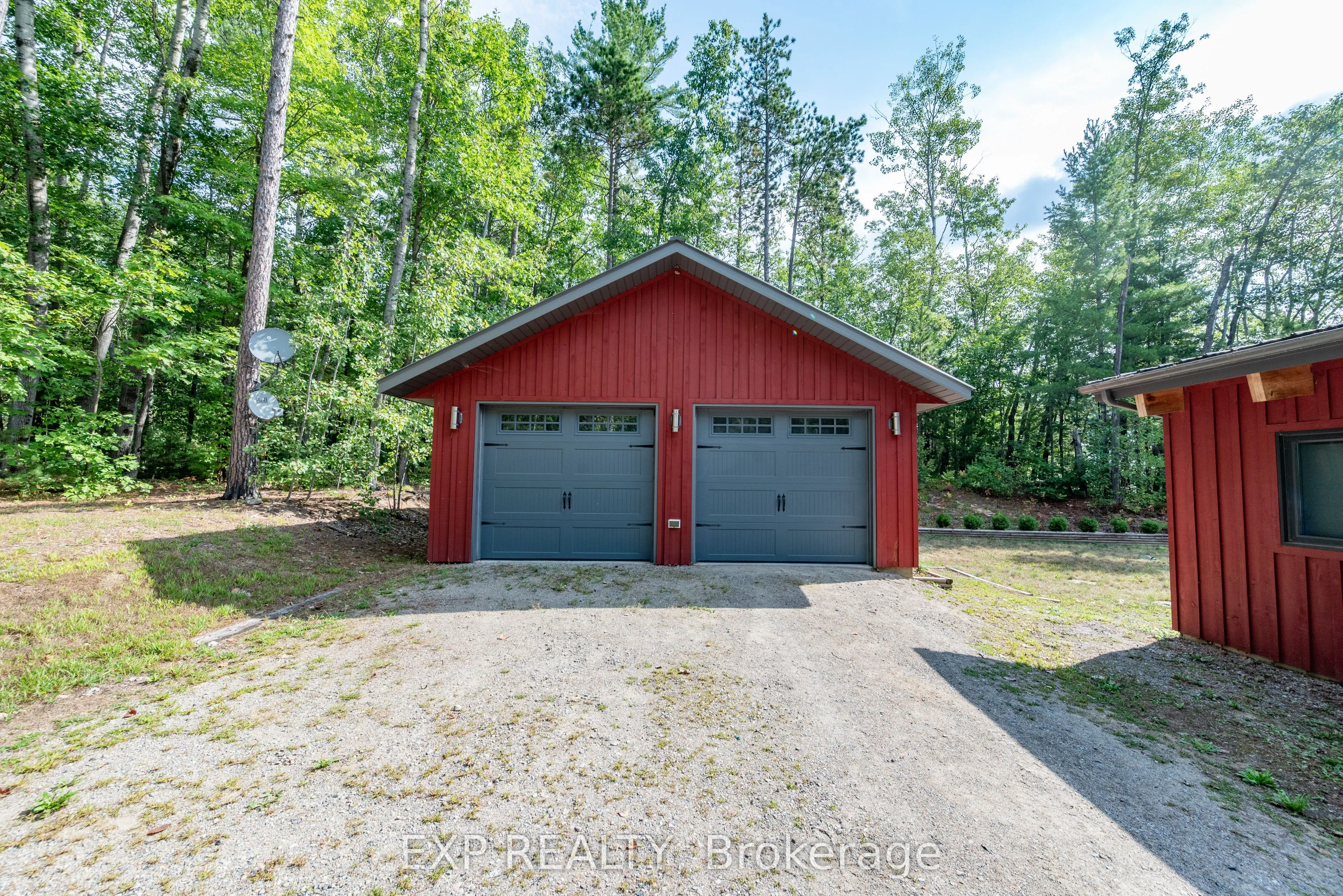 332 Lachlan Lane