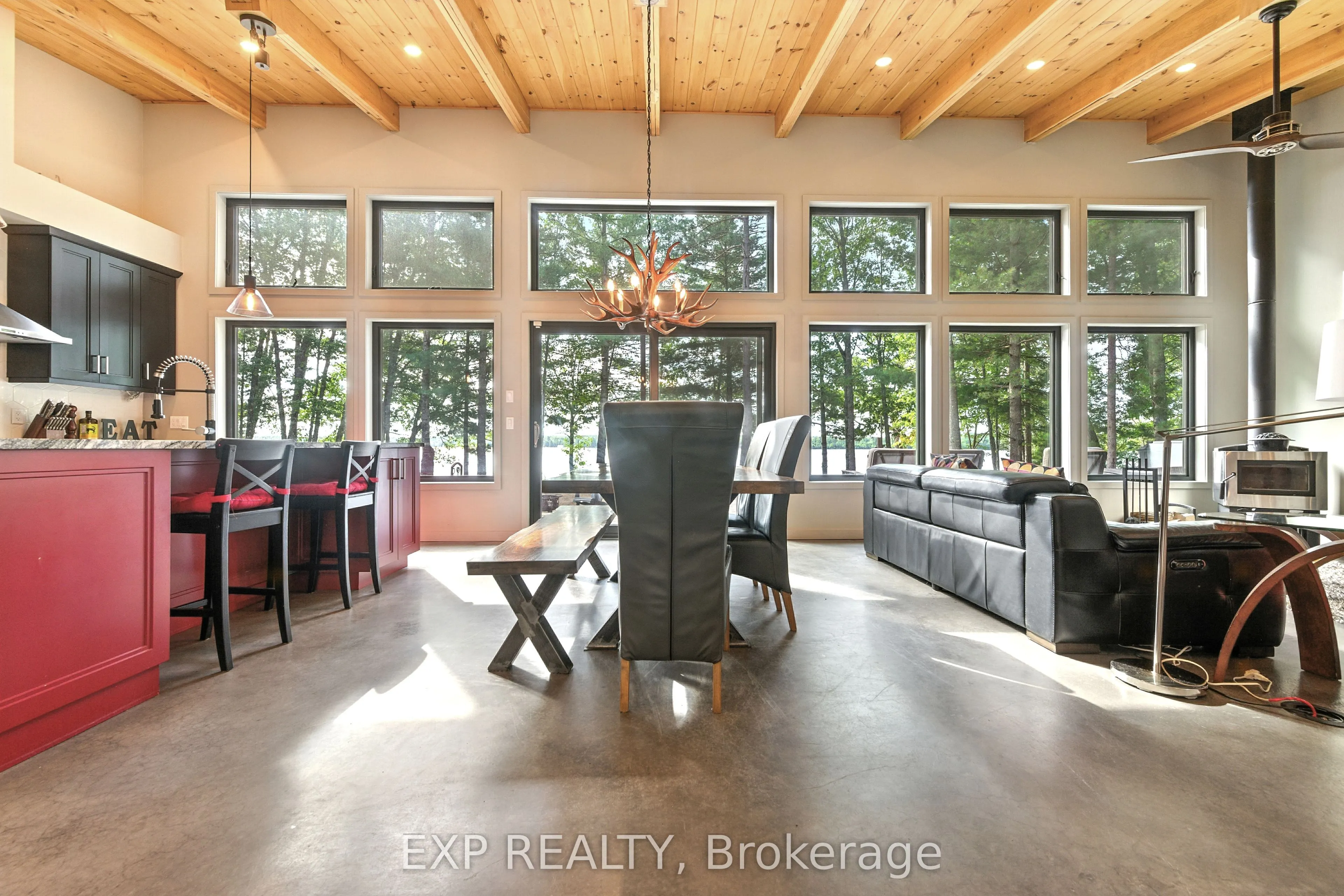 332 Lachlan Lane