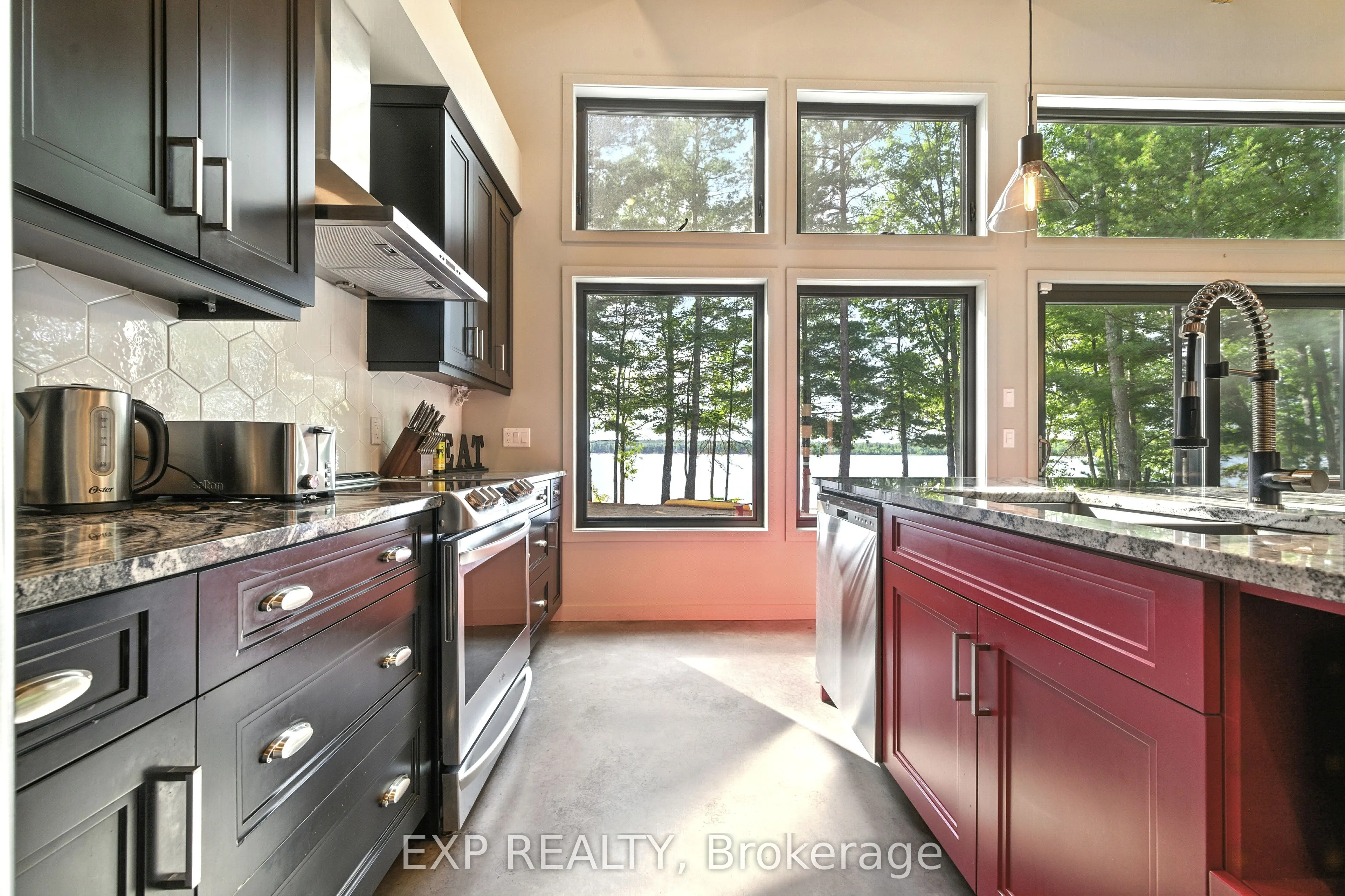 332 Lachlan Lane