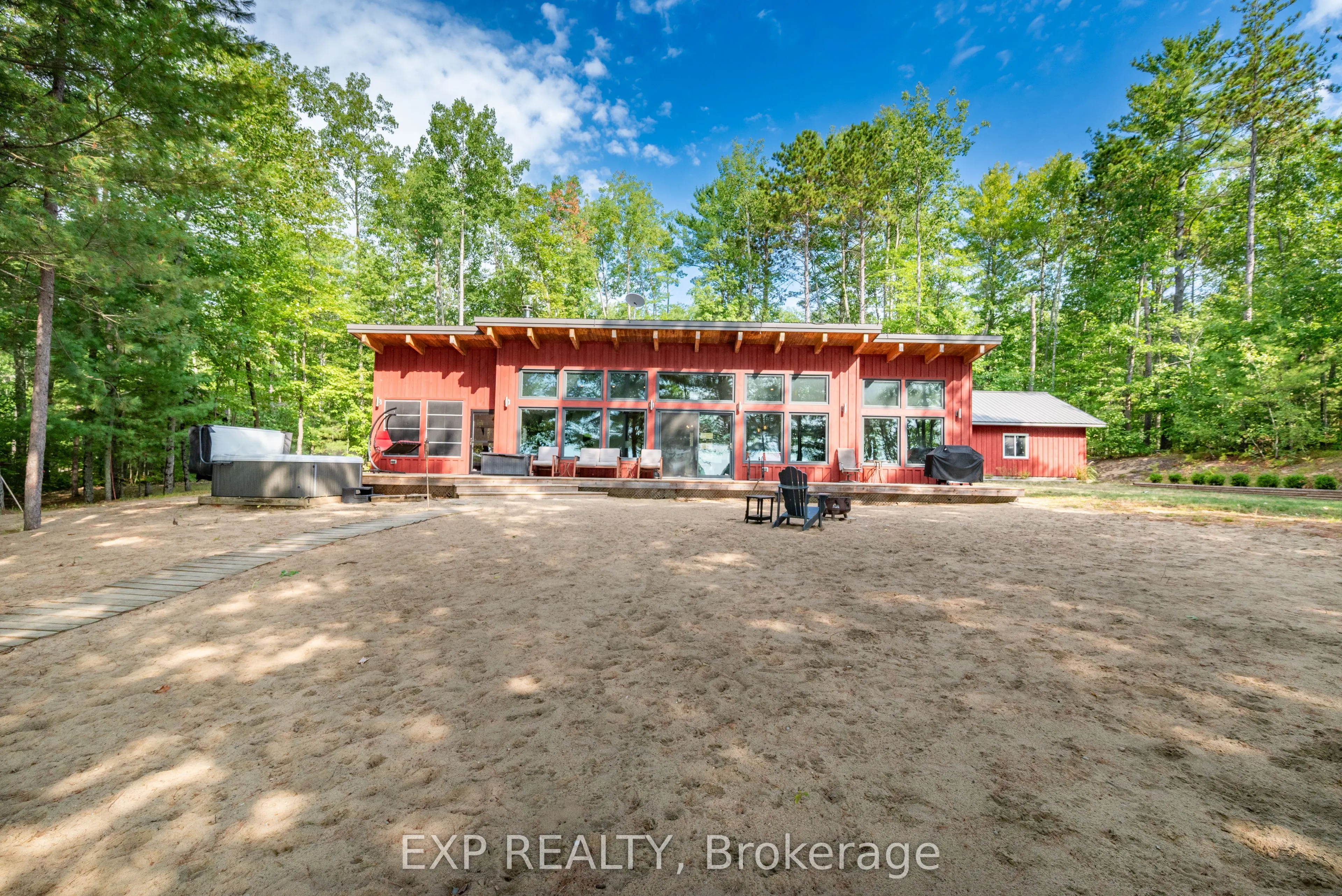 332 Lachlan Lane