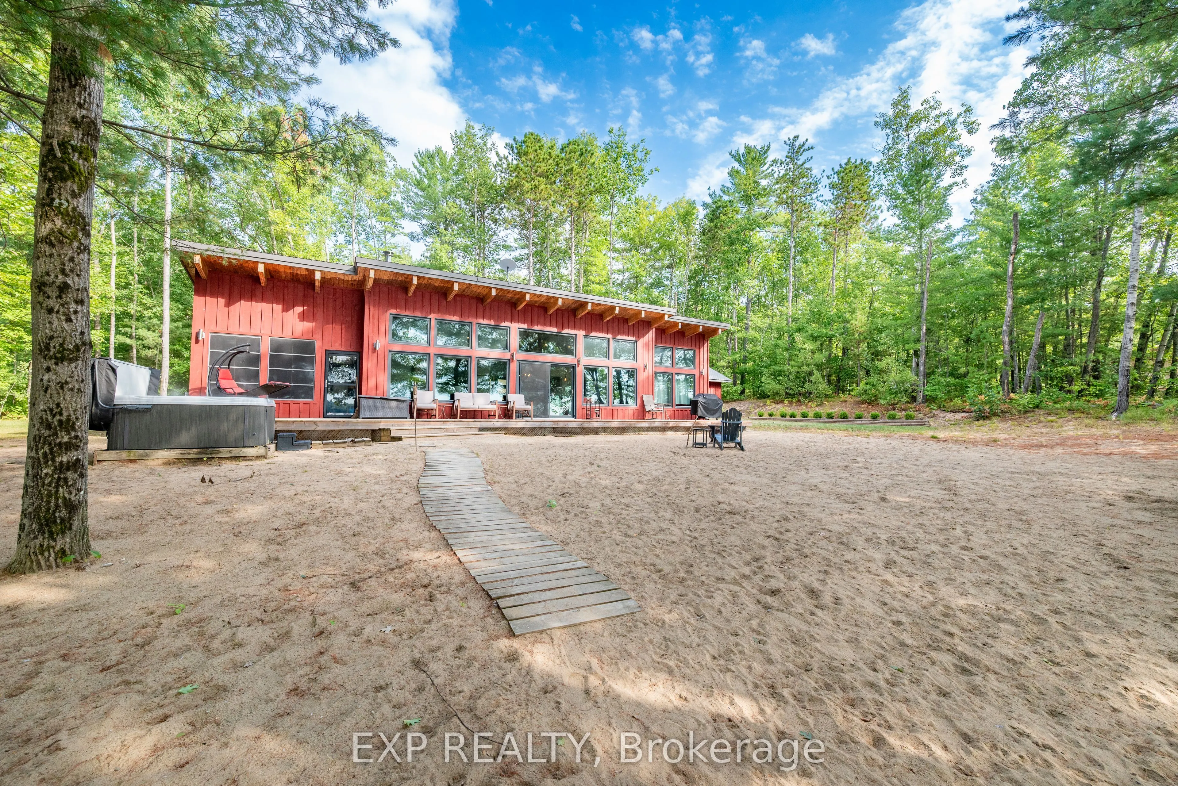 332 Lachlan Lane