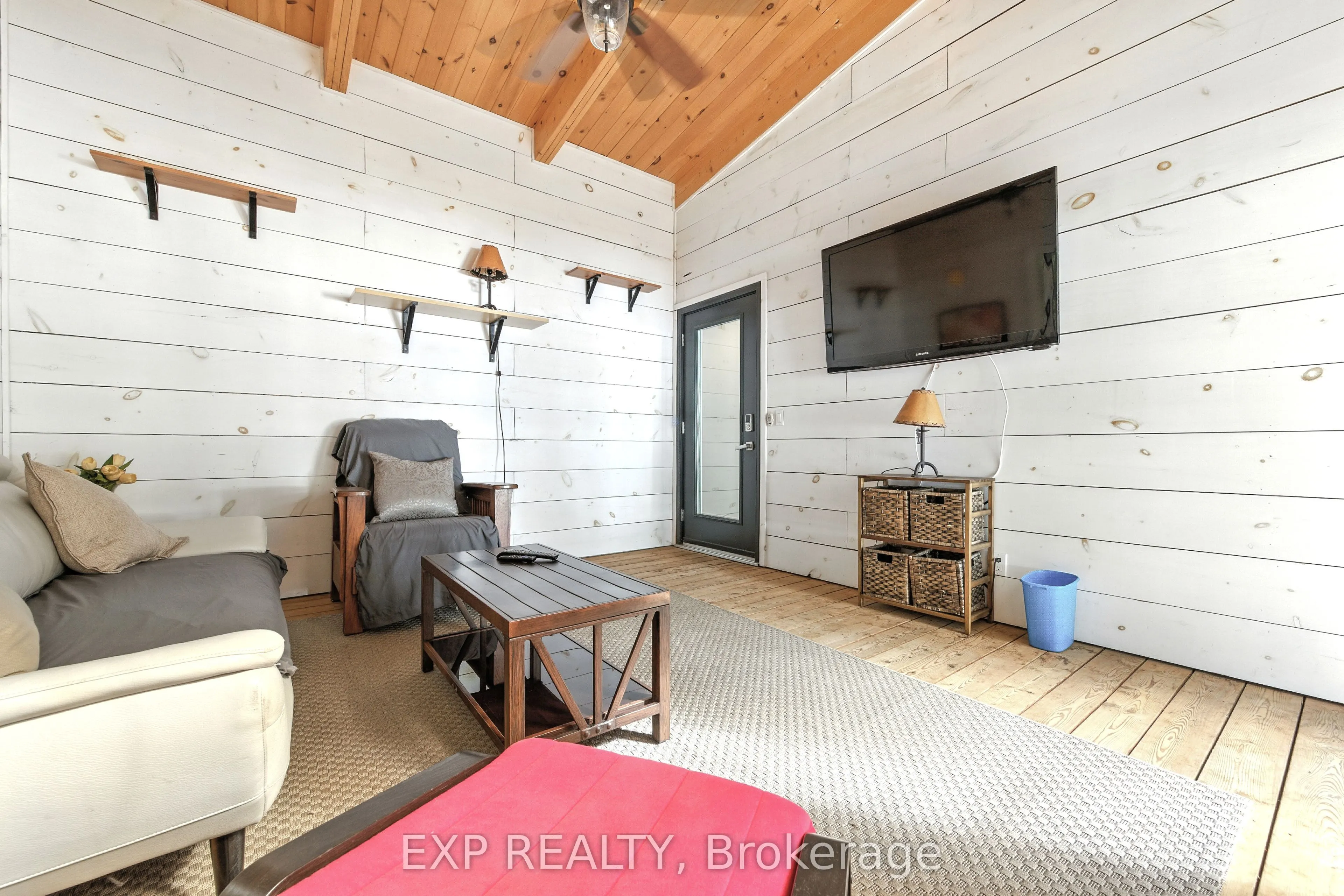 332 Lachlan Lane