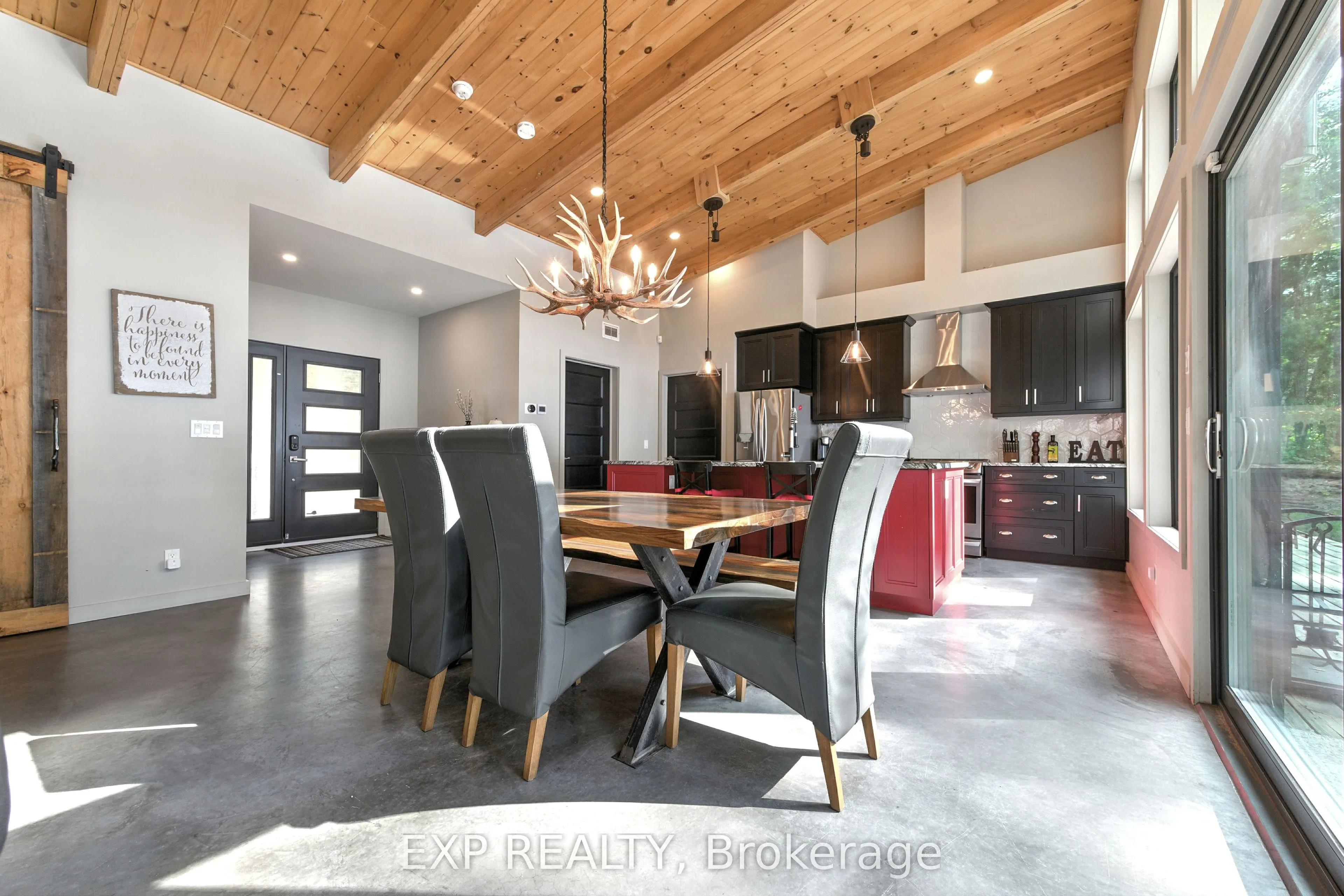 332 Lachlan Lane