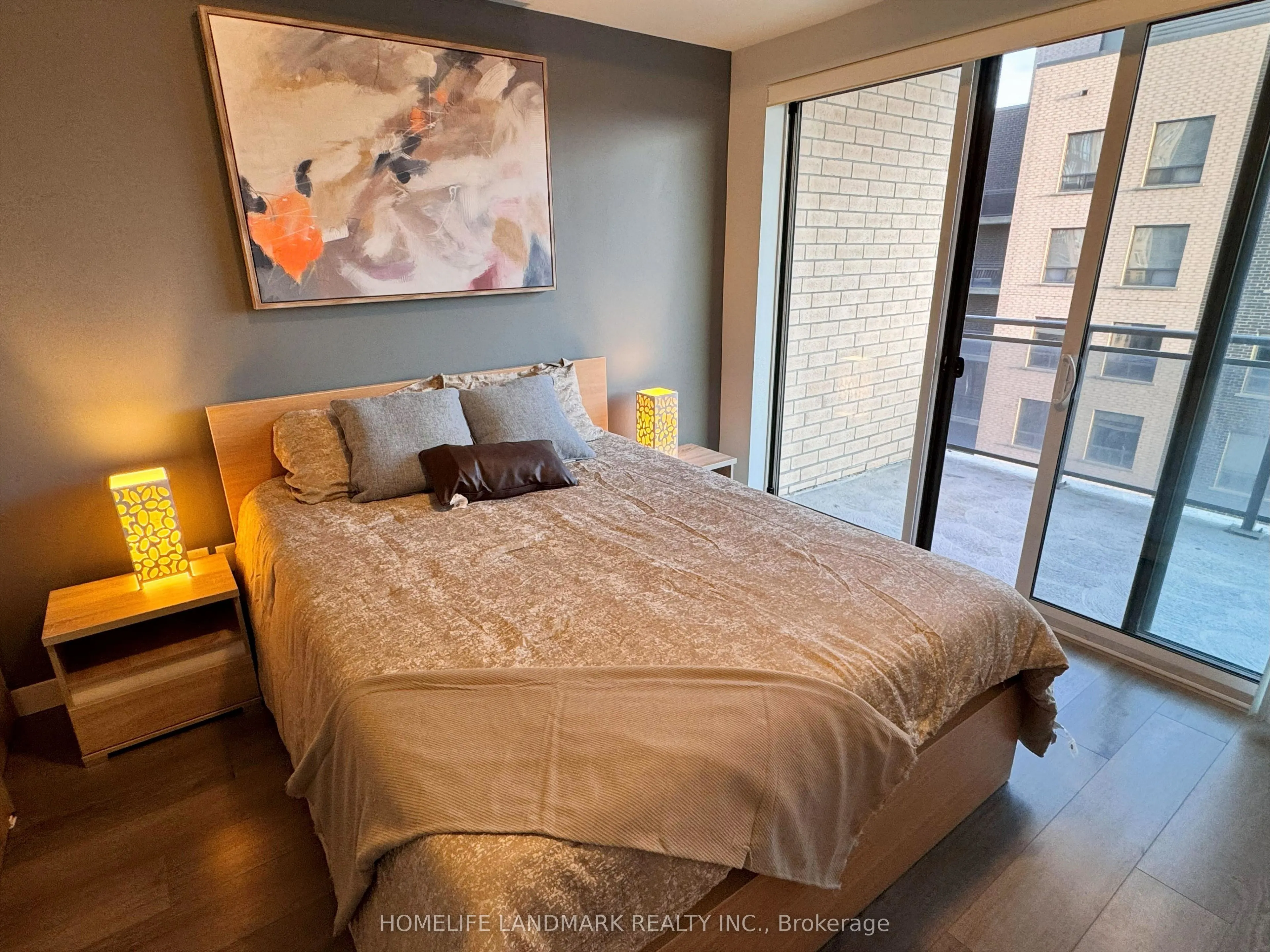 318 Spruce Street, #801
