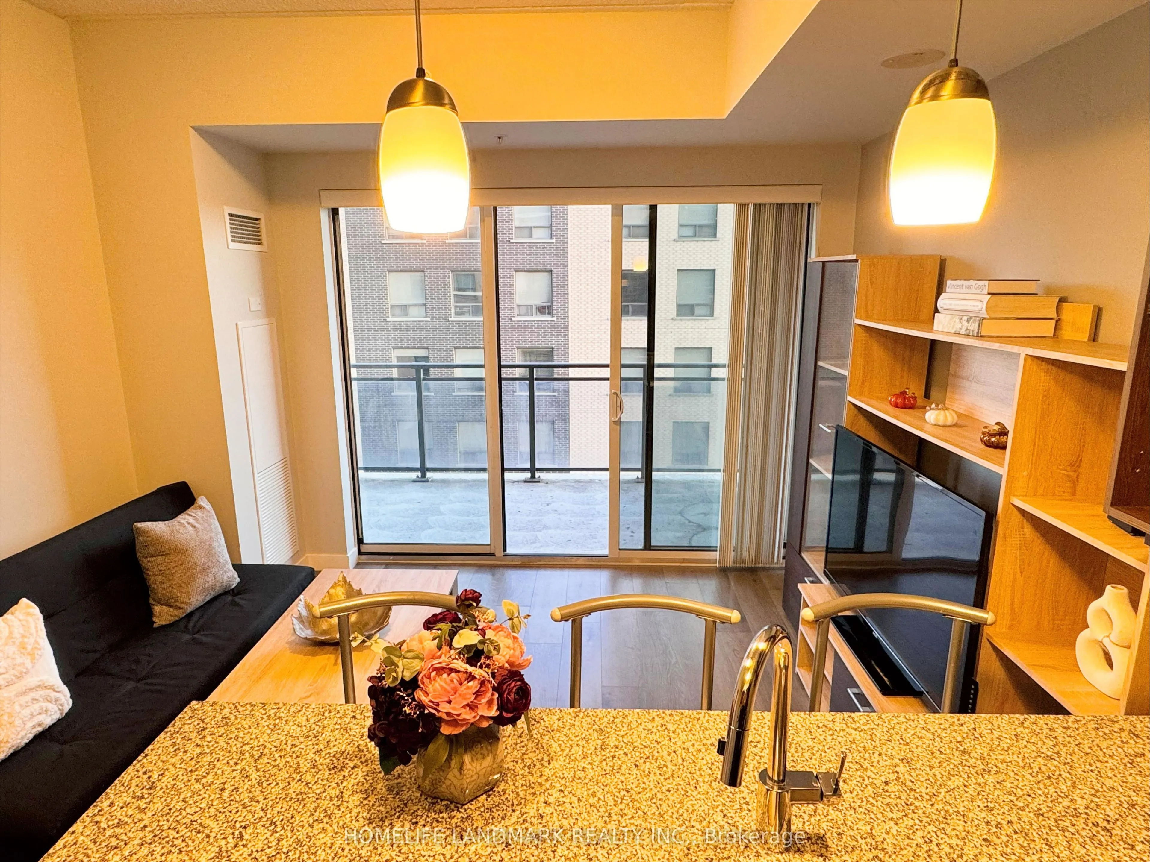318 Spruce Street, #801