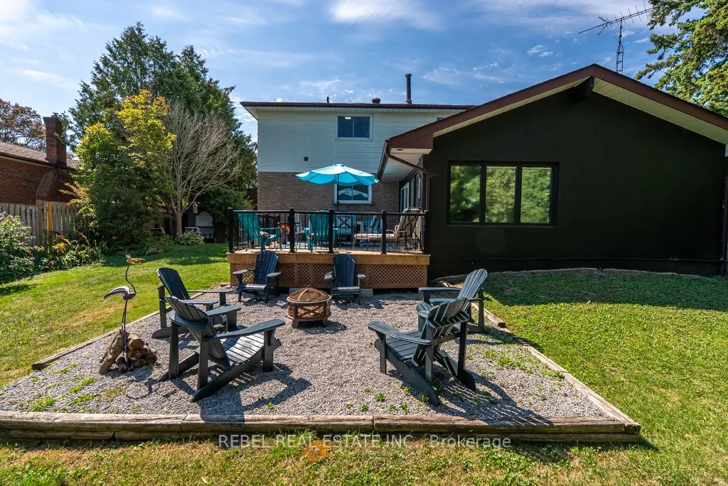 738 Spragge Crescent