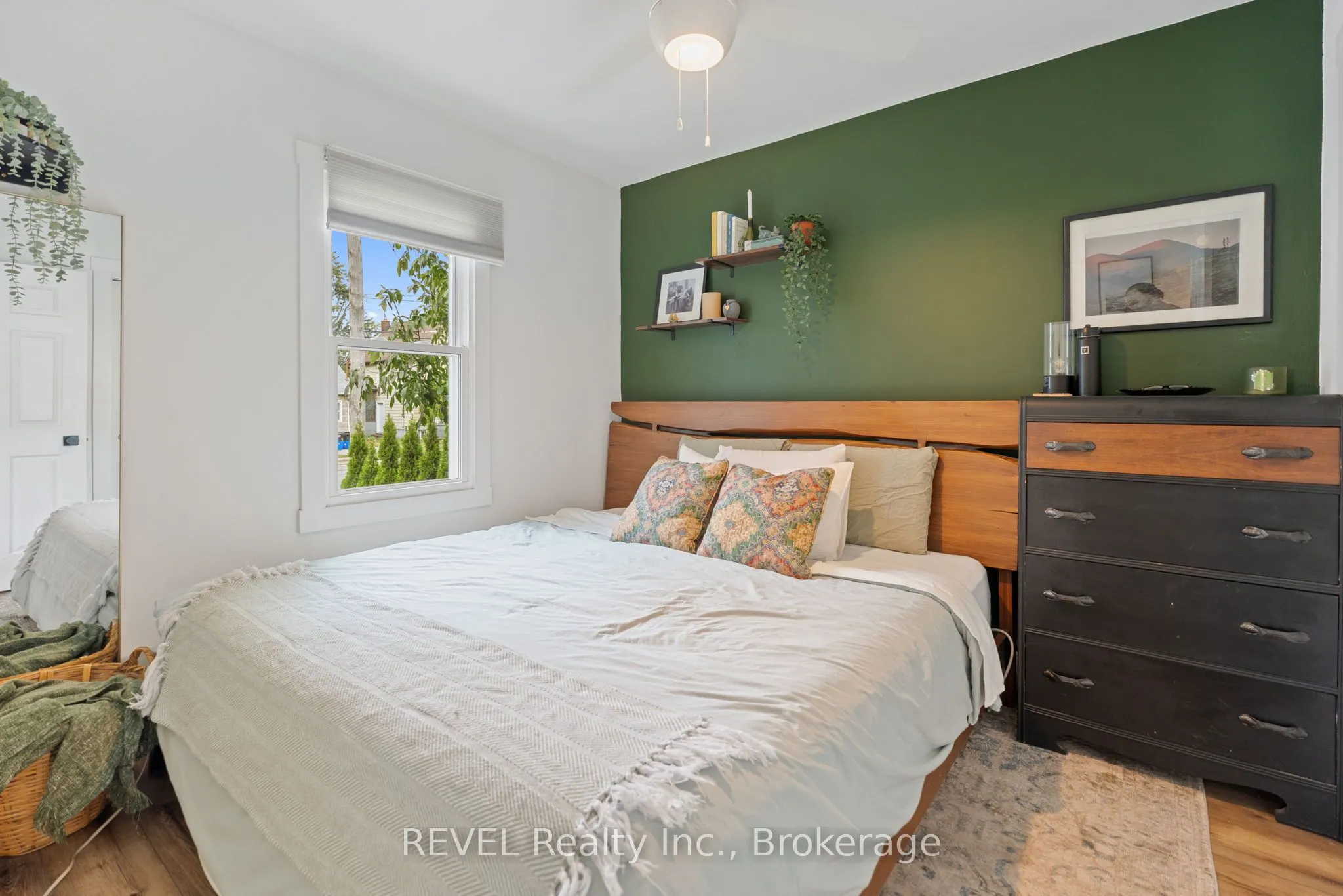 18 Crowland Avenue