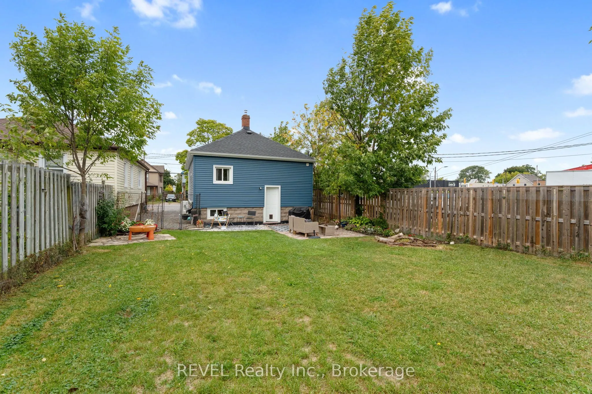 18 Crowland Avenue
