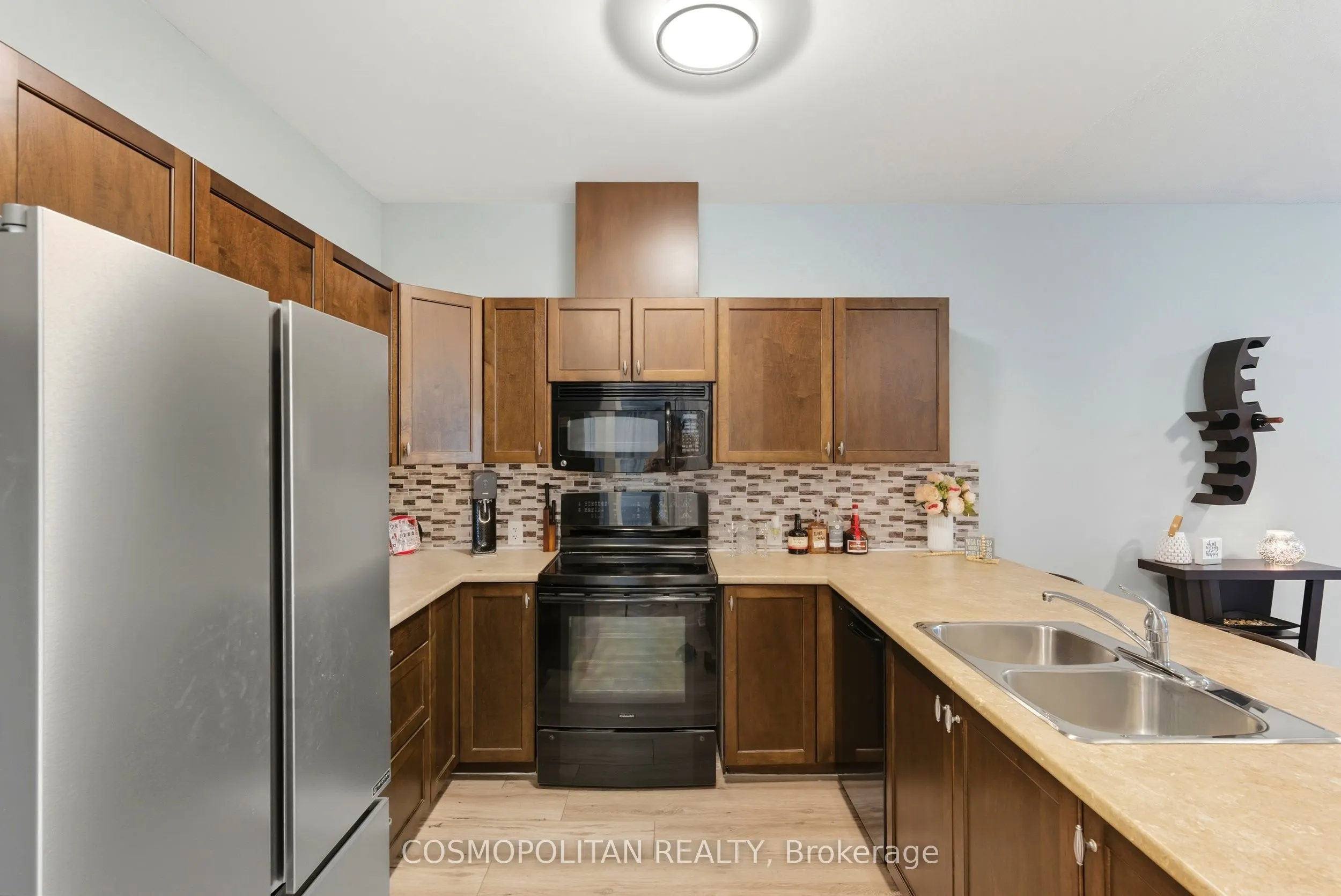 2799 St. Paul Avenue, #204