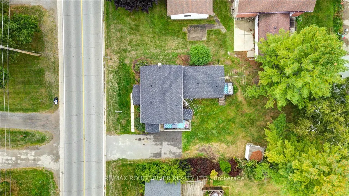 232 Lyle Street N