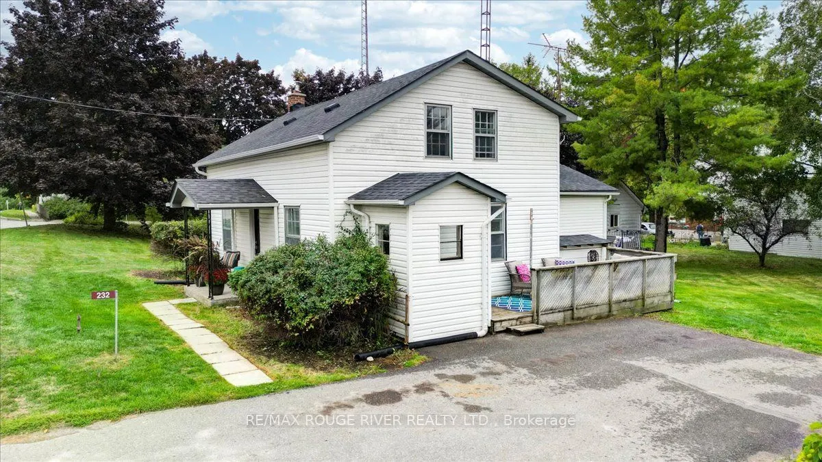 232 Lyle Street N