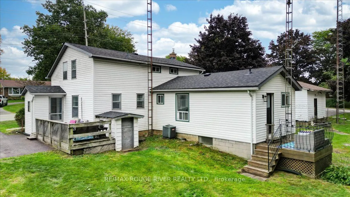 232 Lyle Street N