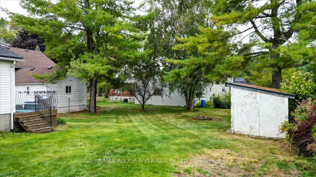 232 Lyle Street N