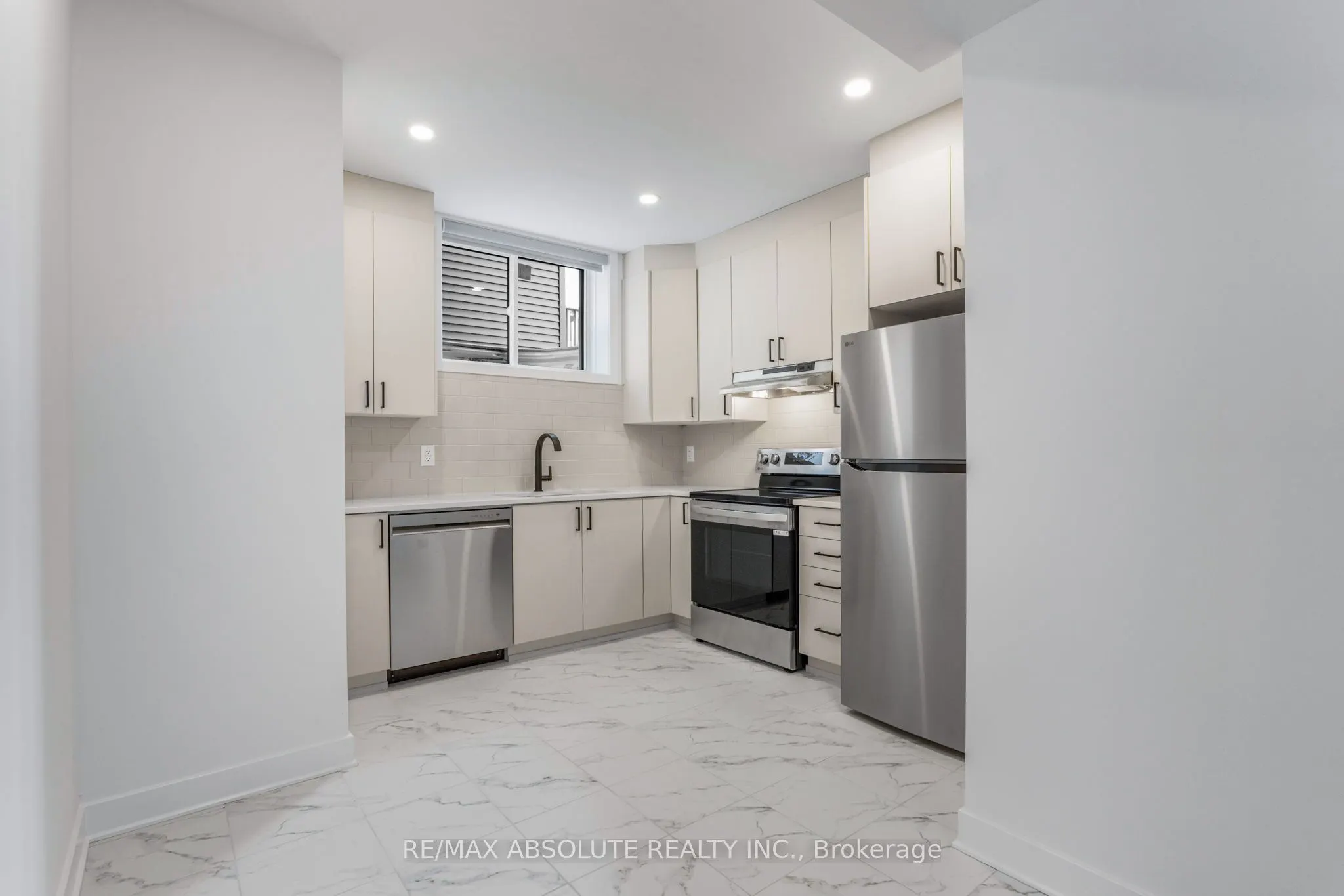 802 Ninaatik Place, #B