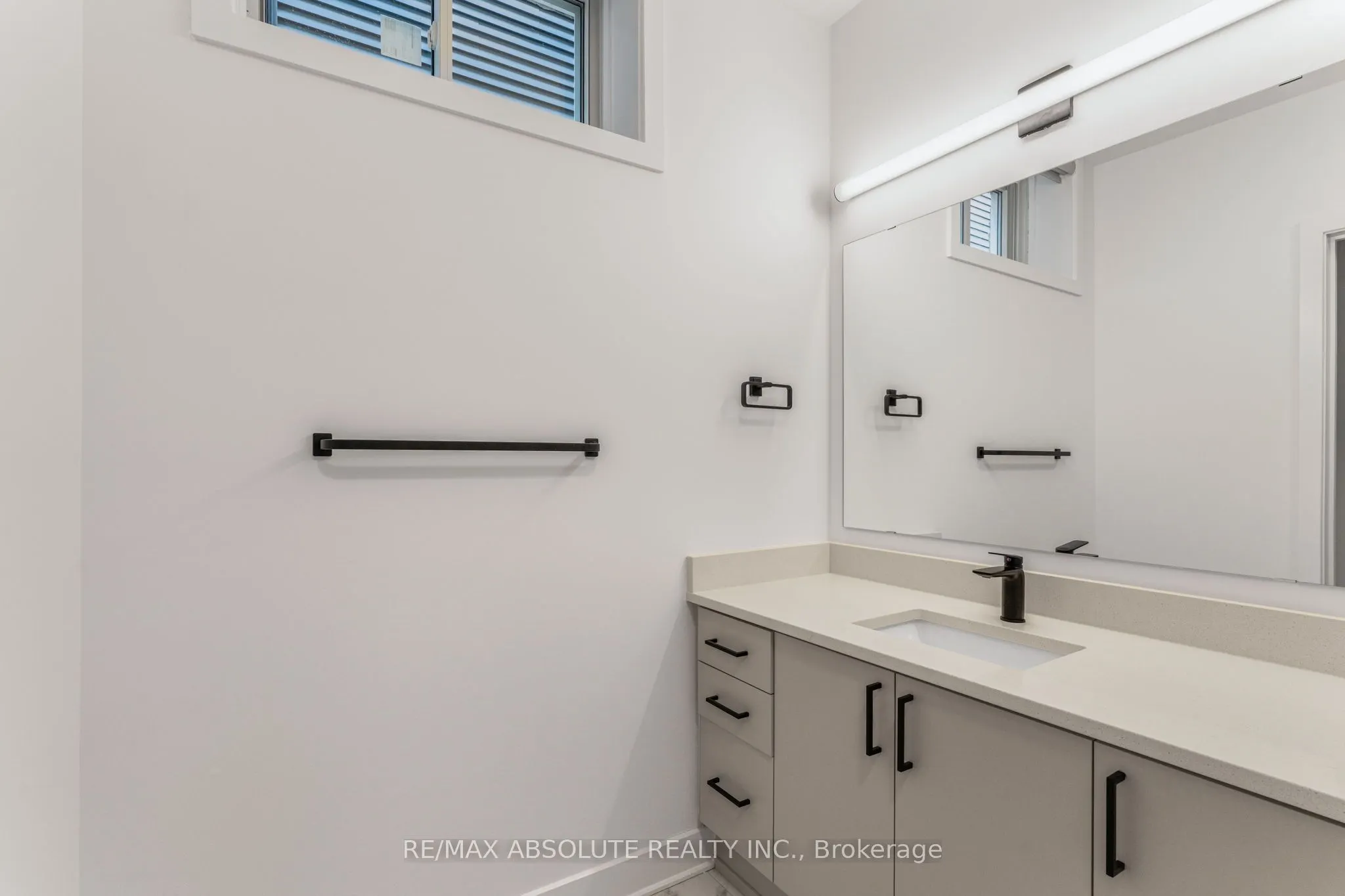 802 Ninaatik Place, #B