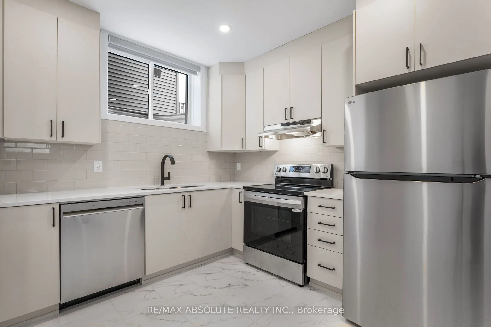 802 Ninaatik Place, #B