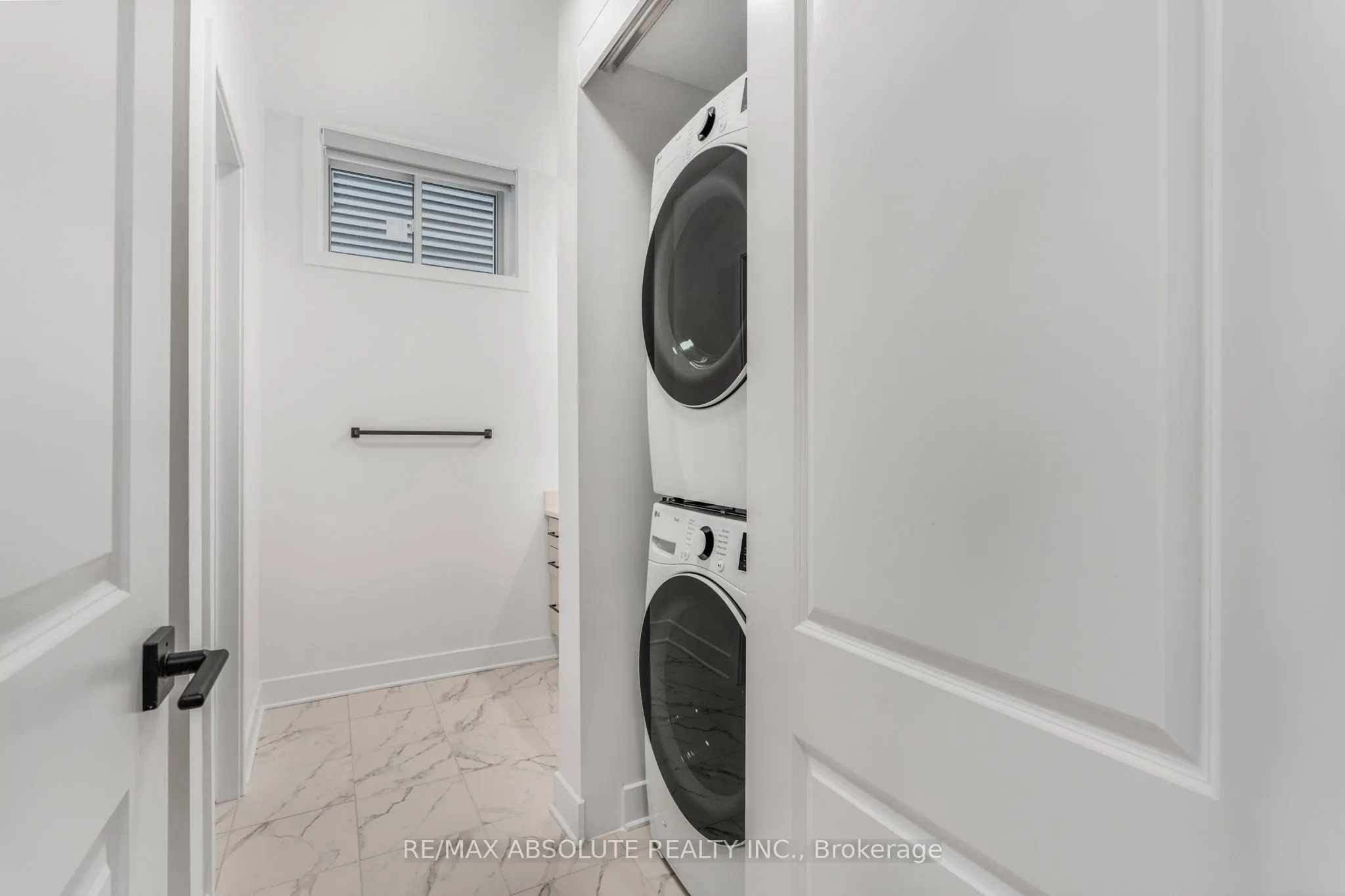 802 Ninaatik Place, #B