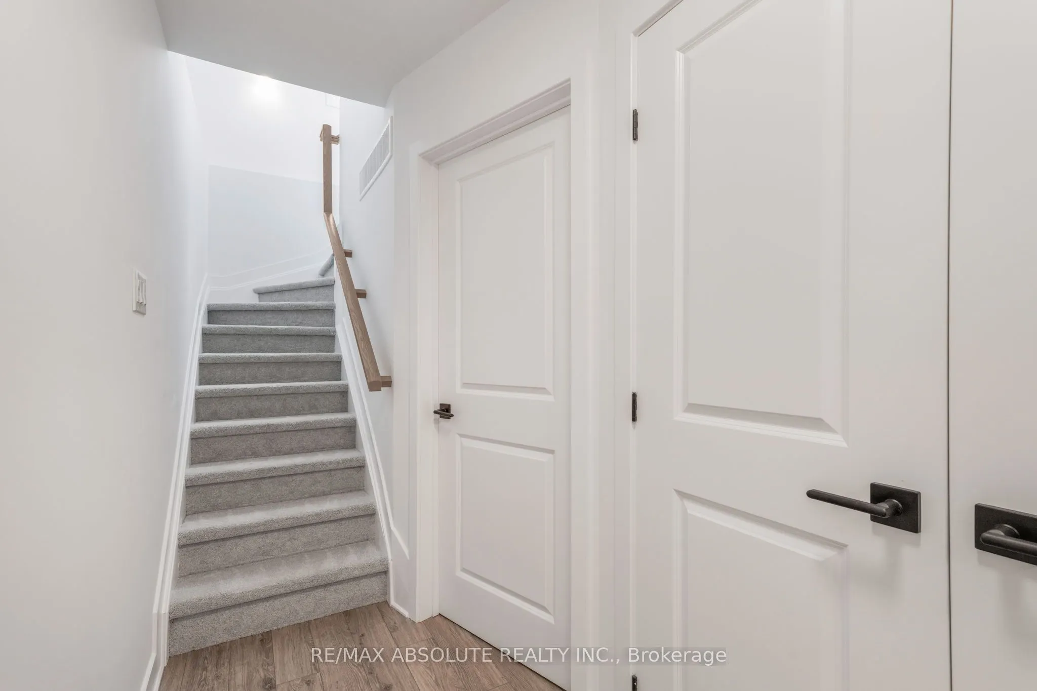 802 Ninaatik Place, #B