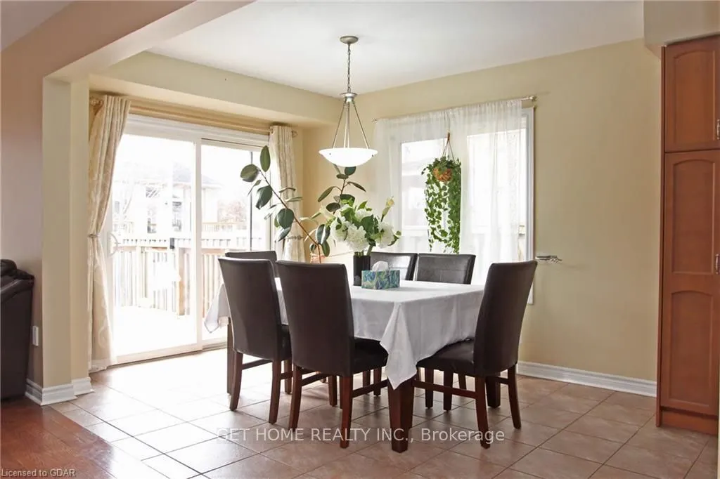 5 Duck Lane, #UPPER