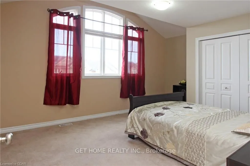 5 Duck Lane, #UPPER