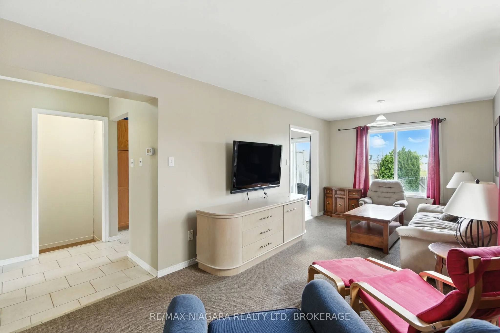 127 DEVINE Crescent