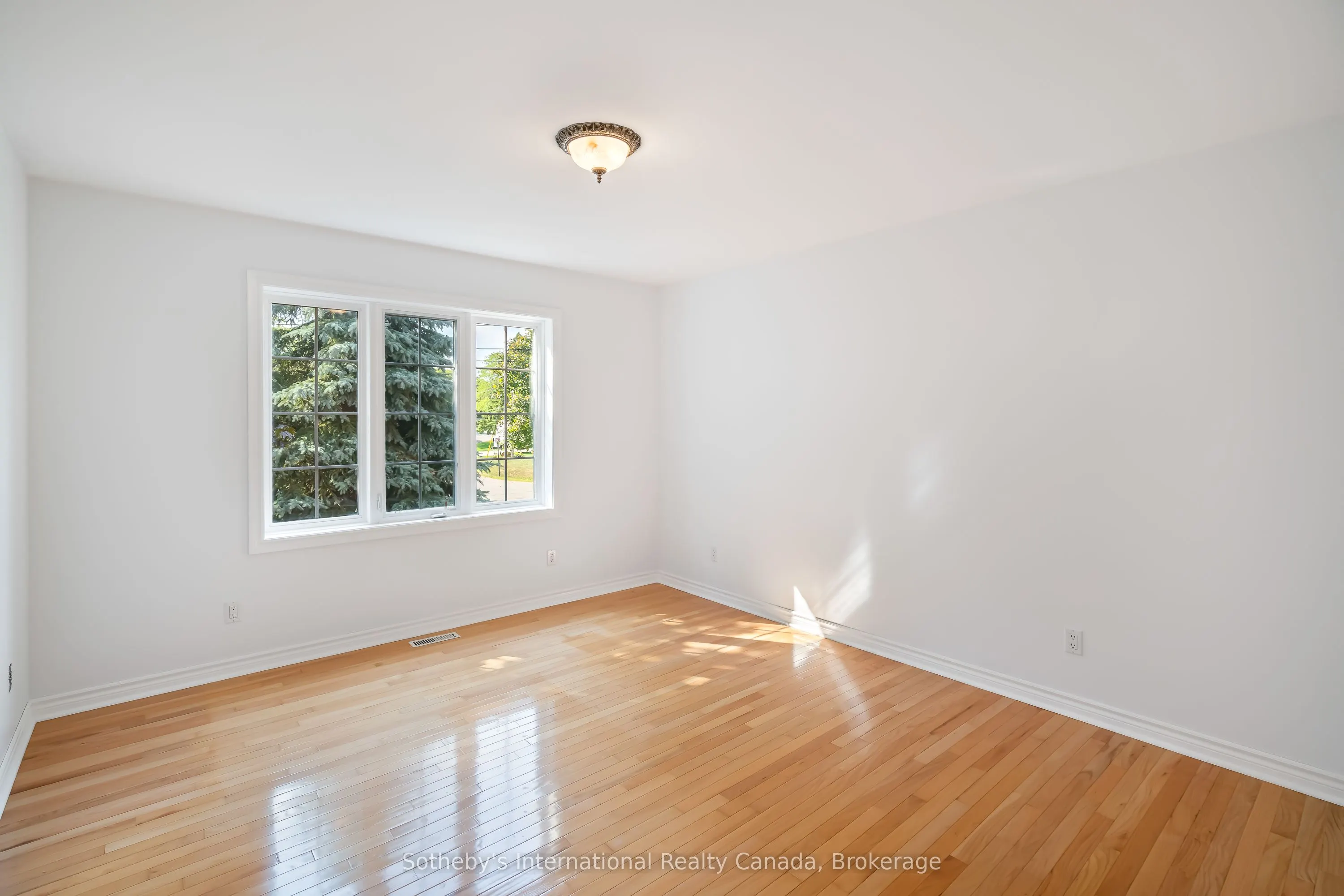 3121 Glenbrook Drive