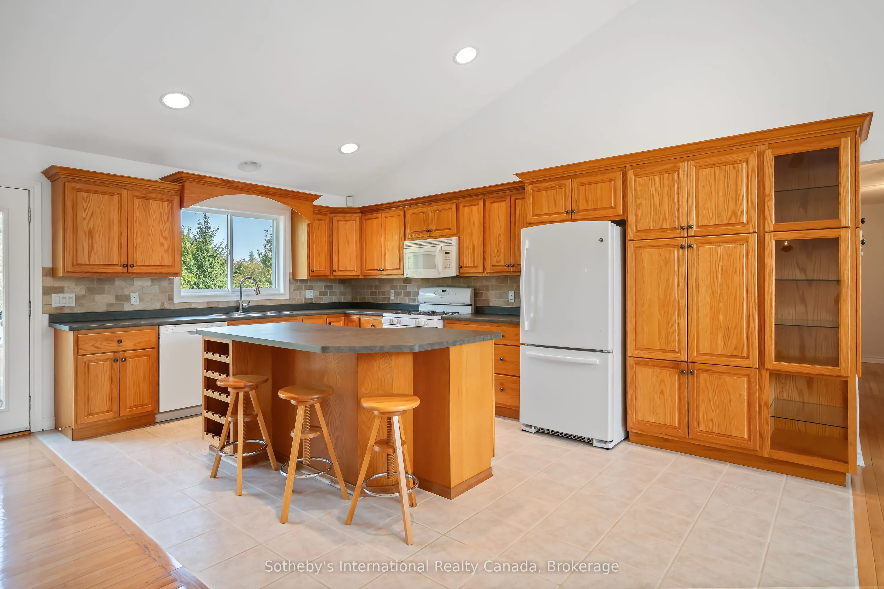 3121 Glenbrook Drive